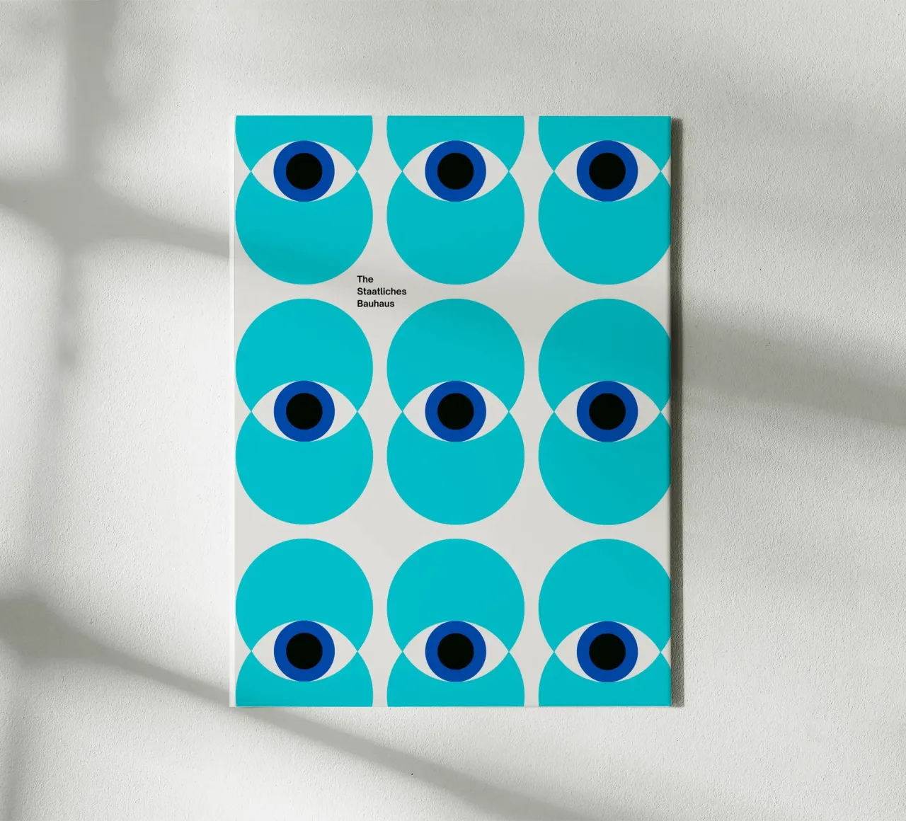 Bauhaus Eye Pattern – Modern Graphic Art Leinwand mit Schattenfugenrahmen von Casa Calm