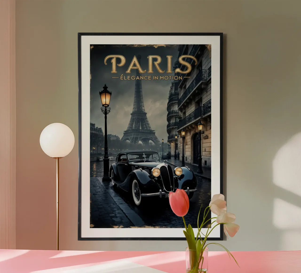 Fascino parigino nostalgico Auto d'epoca e Torre Eiffel poster con telaio in alluminio da Robyn Santiago