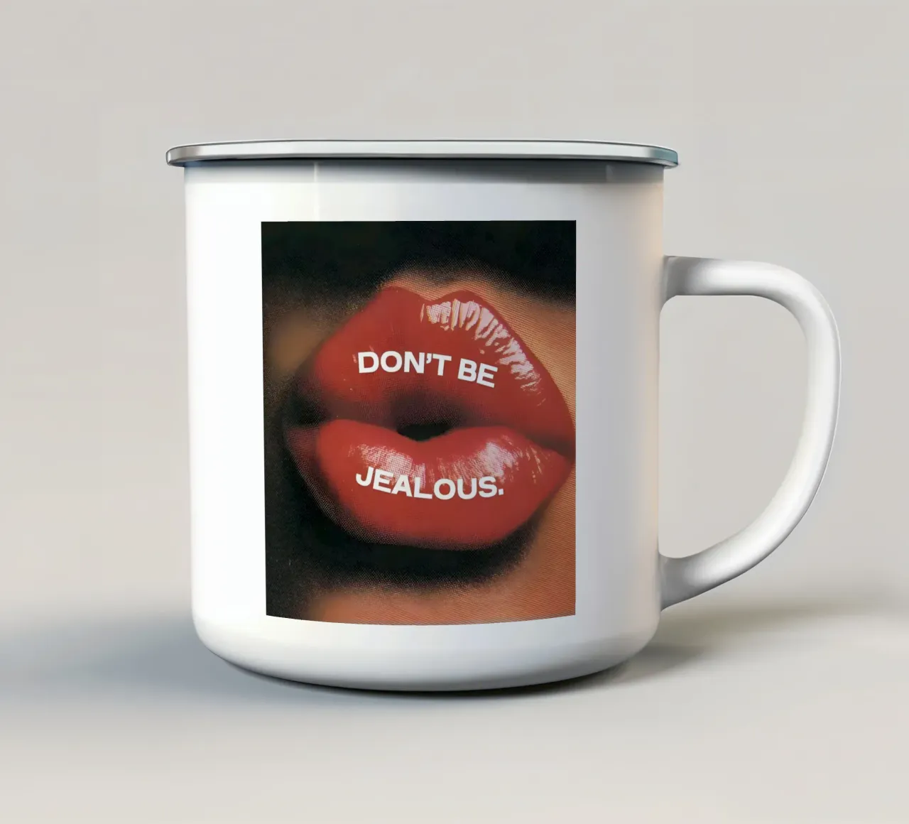 'DON'T BE JEALOUS! tazza in smalto da Type & Tape