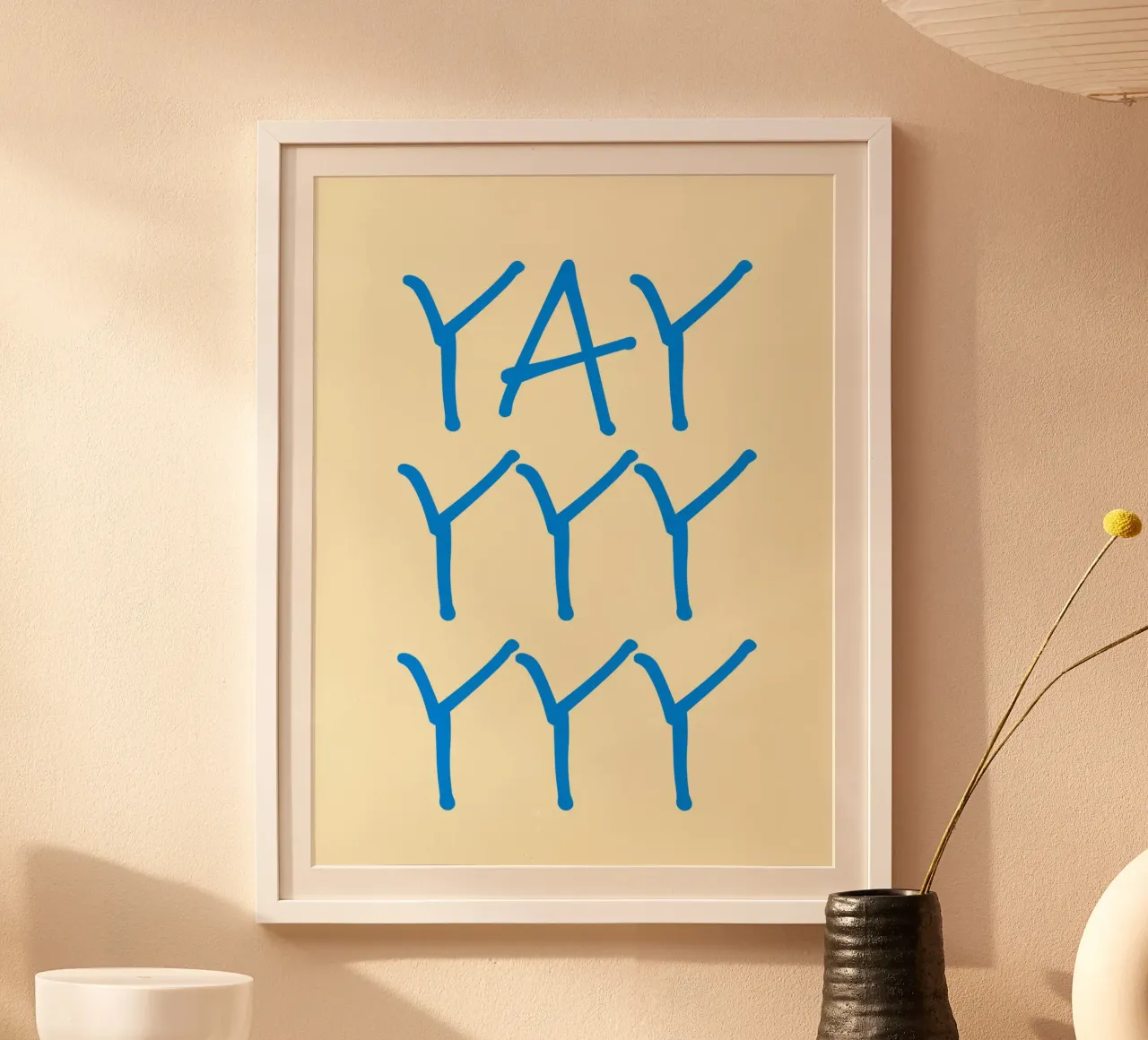 Yay 11 poster con telaio in legno da The Type Club Tokyo