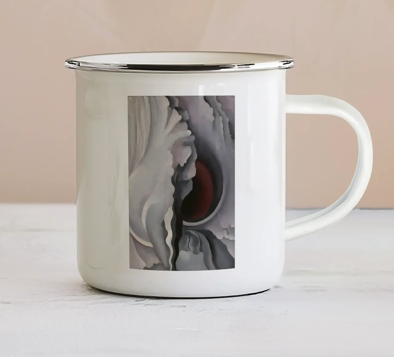 Georgia O'Keeffe - Iris nero tazza in smalto da Chérie Prints