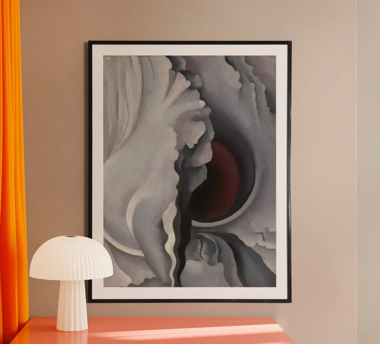 Georgia O'Keeffe - Iris nero poster con telaio in legno da Chérie Prints