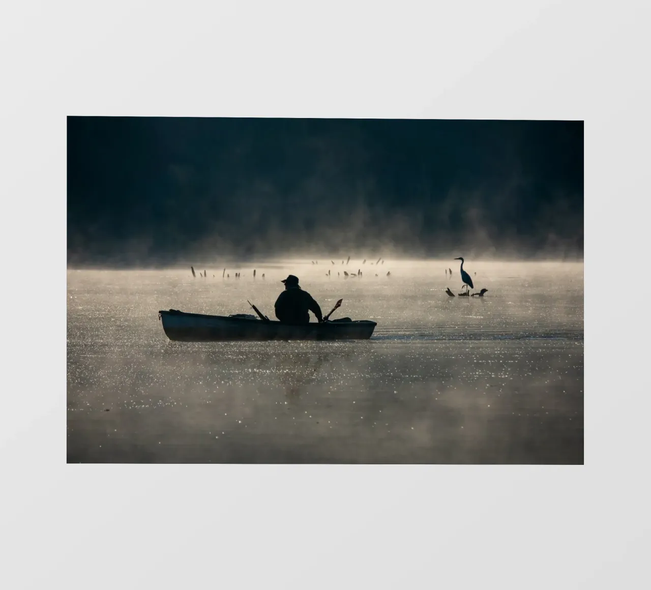 Pescatore su un lago pellicola backlit da anderm