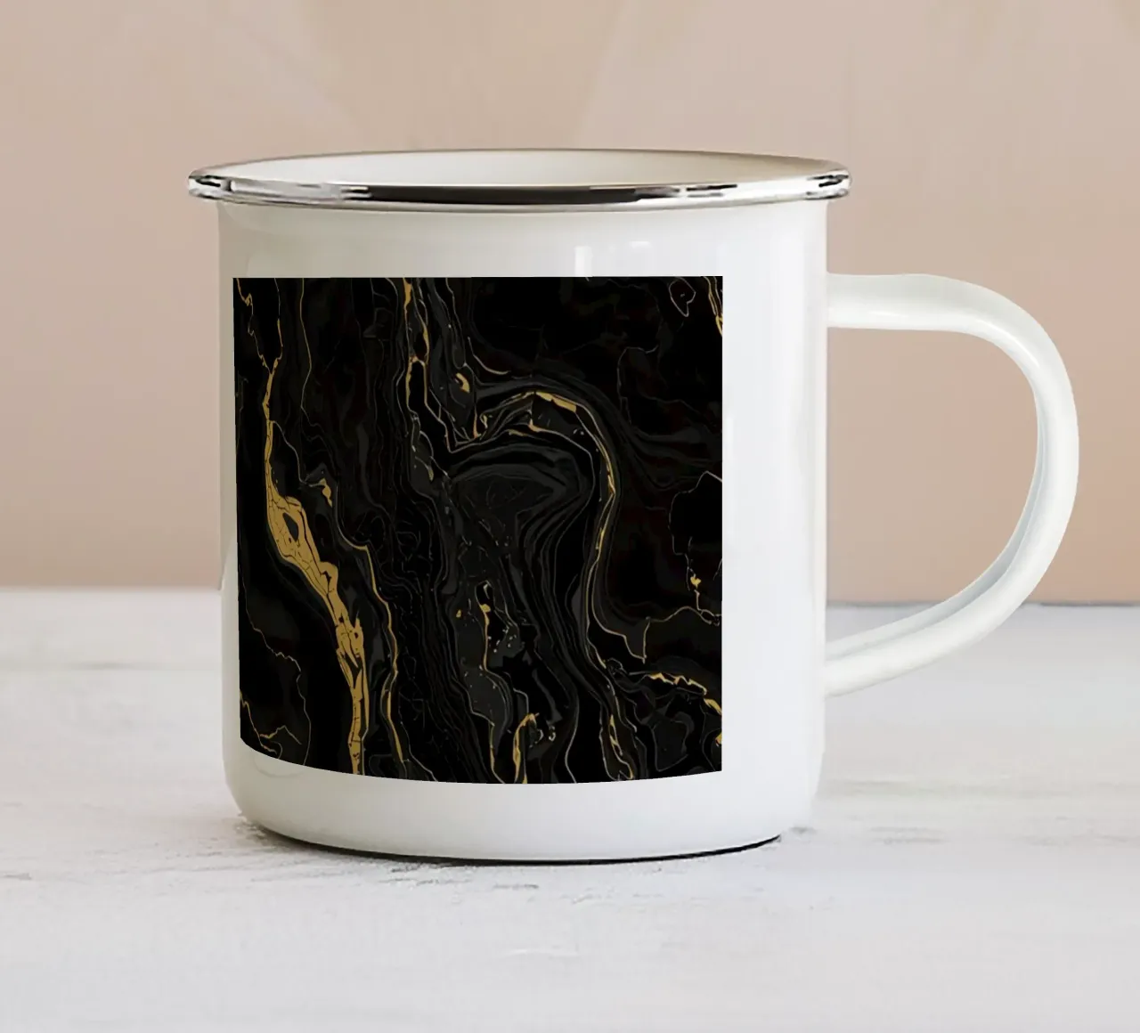 Sfondo nero con venature dorate tazza in smalto da DesignDoodle