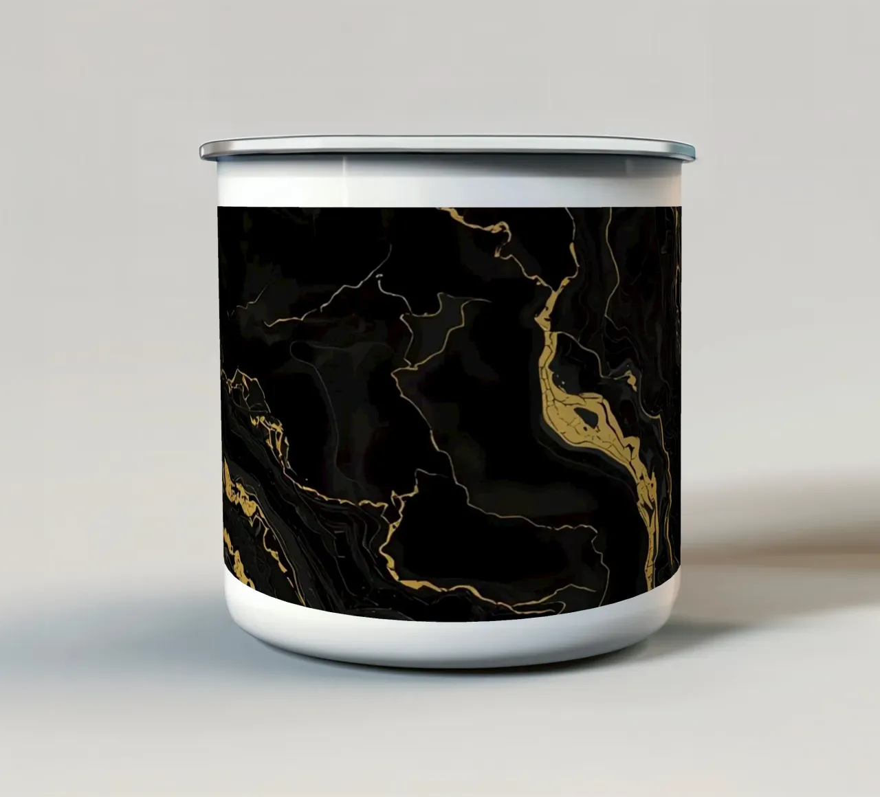 Sfondo nero con venature dorate tazza in smalto da DesignDoodle