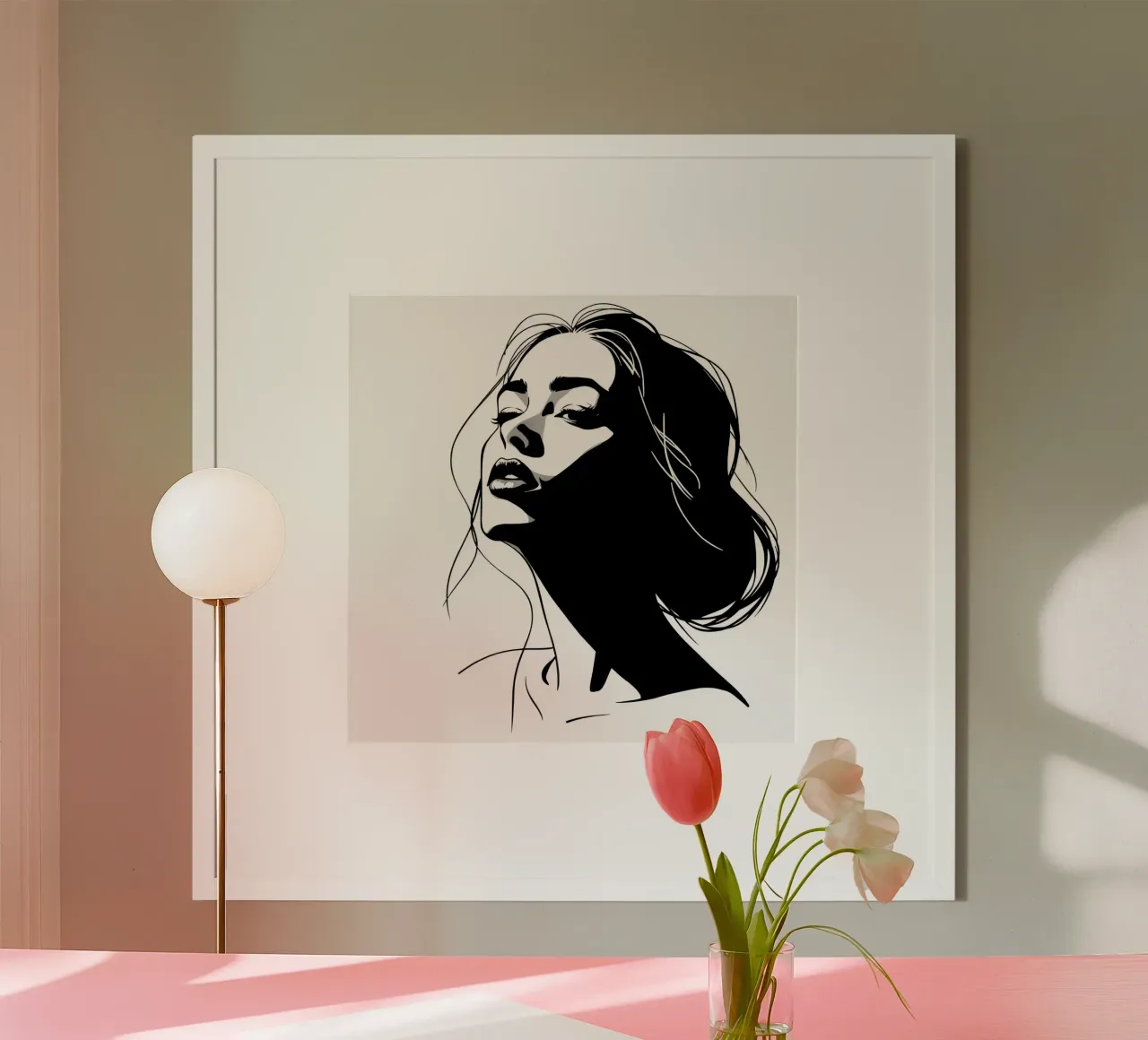 Illustrazione in bianco e nero del volto di una donna poster con telaio in legno da DesignDoodle