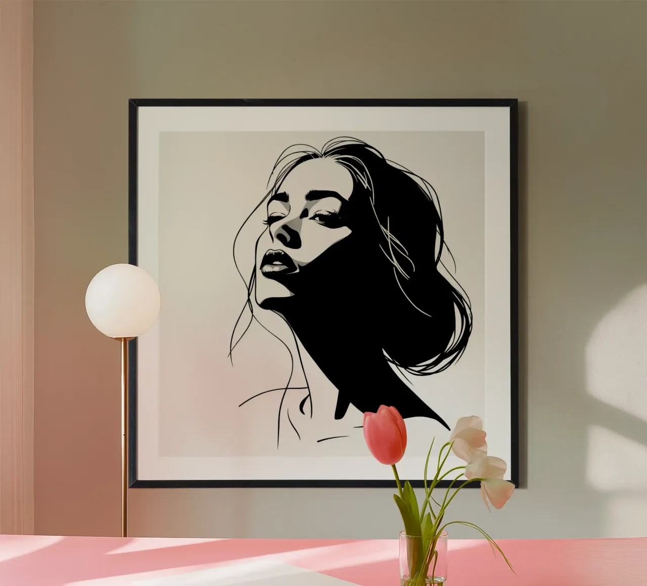 Illustrazione in bianco e nero del volto di una donna poster con telaio in legno da DesignDoodle
