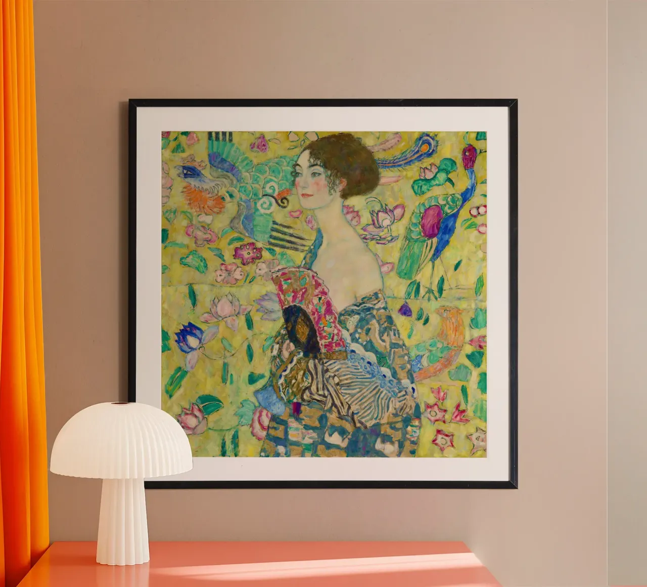 Signora con ventaglio di Gustav Klimt poster con telaio in alluminio da Venus Art