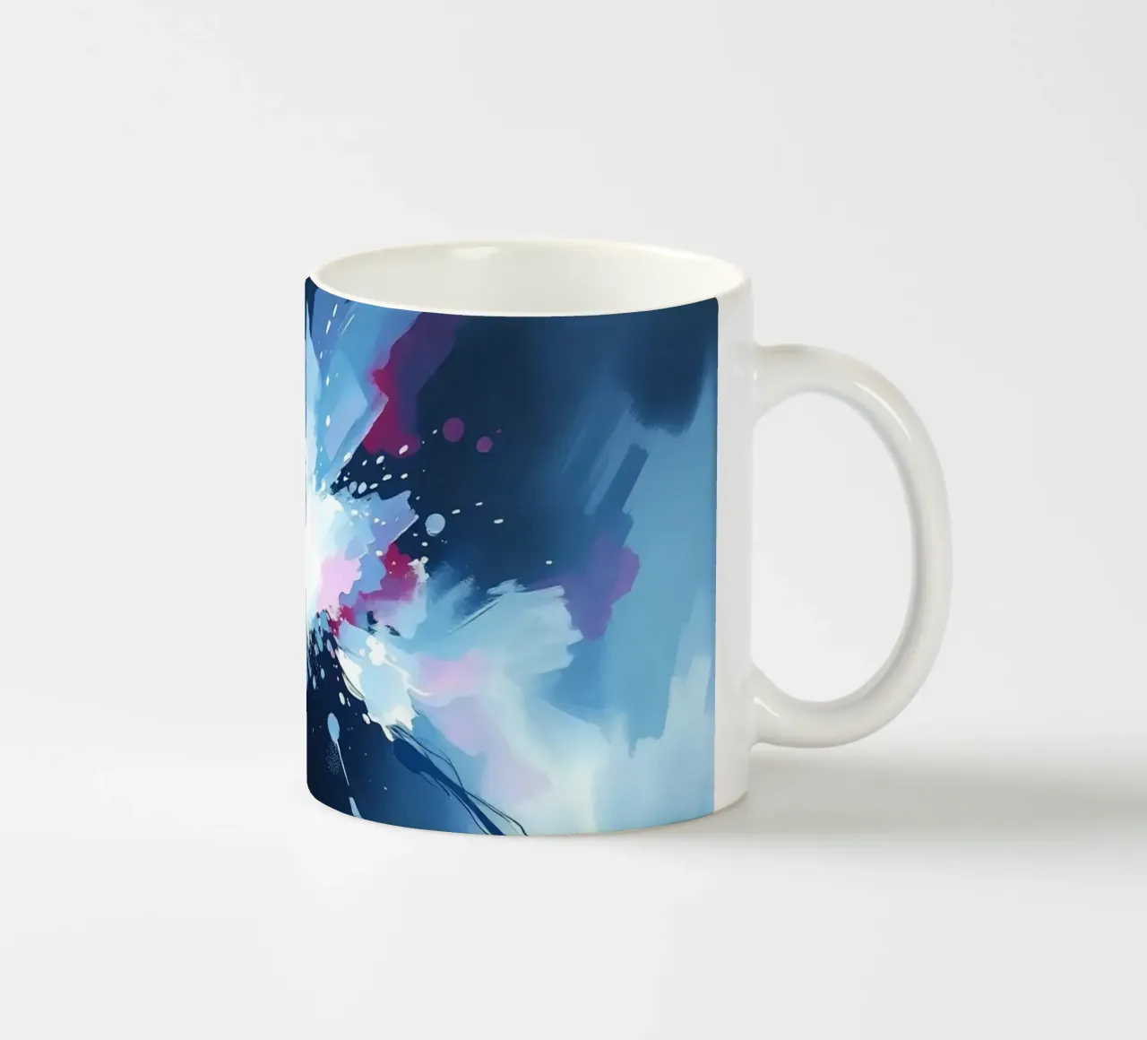 Pittura astratta con pennellate bianche, blu e rosse tazza in ceramica da DesignDoodle