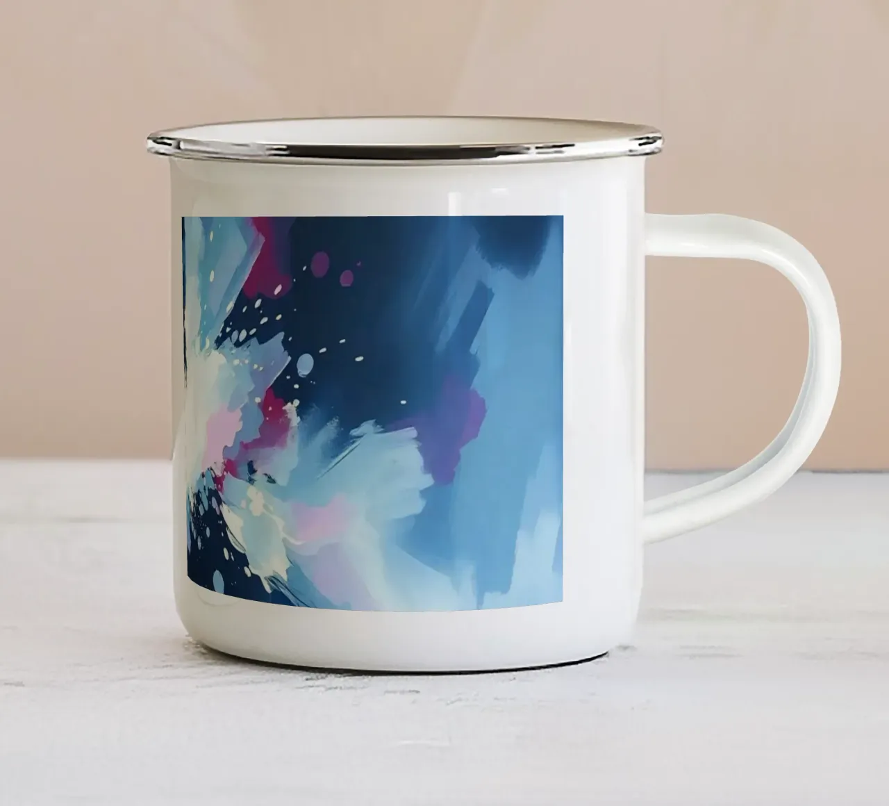 Pittura astratta con pennellate bianche, blu e rosse tazza in smalto da DesignDoodle