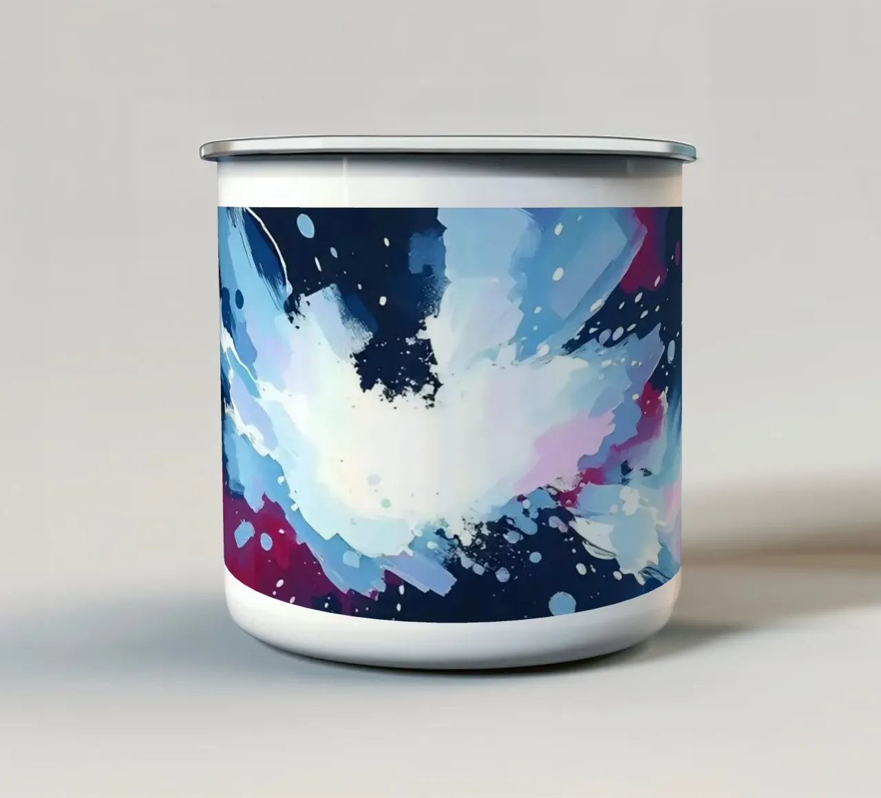 Pittura astratta con pennellate bianche, blu e rosse tazza in smalto da DesignDoodle