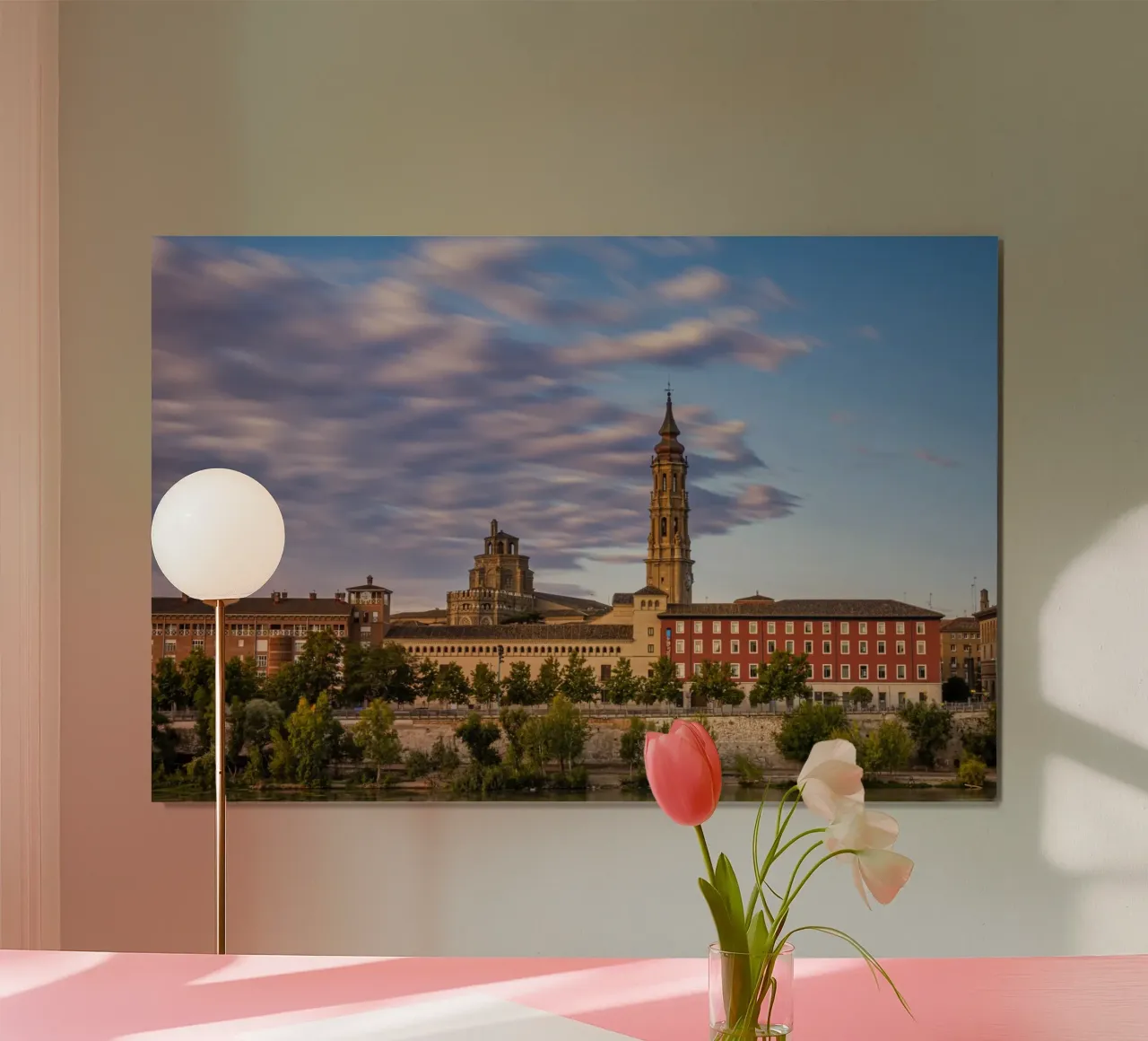 Riva del fiume di Saragozza poster con telaio in alluminio da anderm