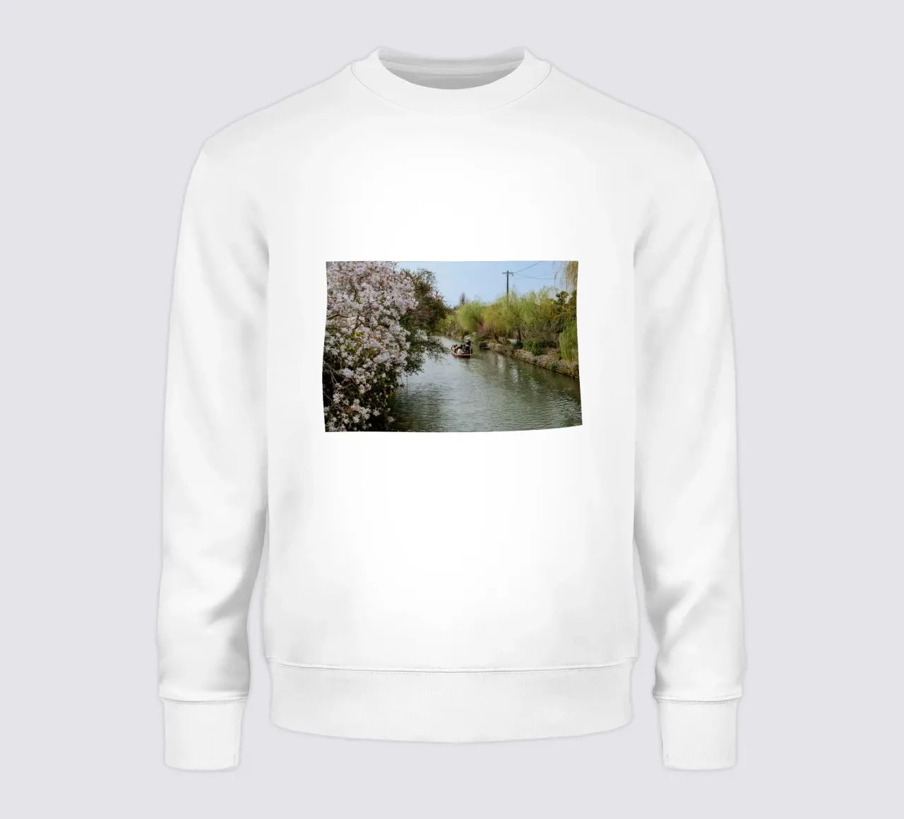 Canale dei ciliegi in fiore a Yanagawa, Giappone felpa da Marcel Bisig