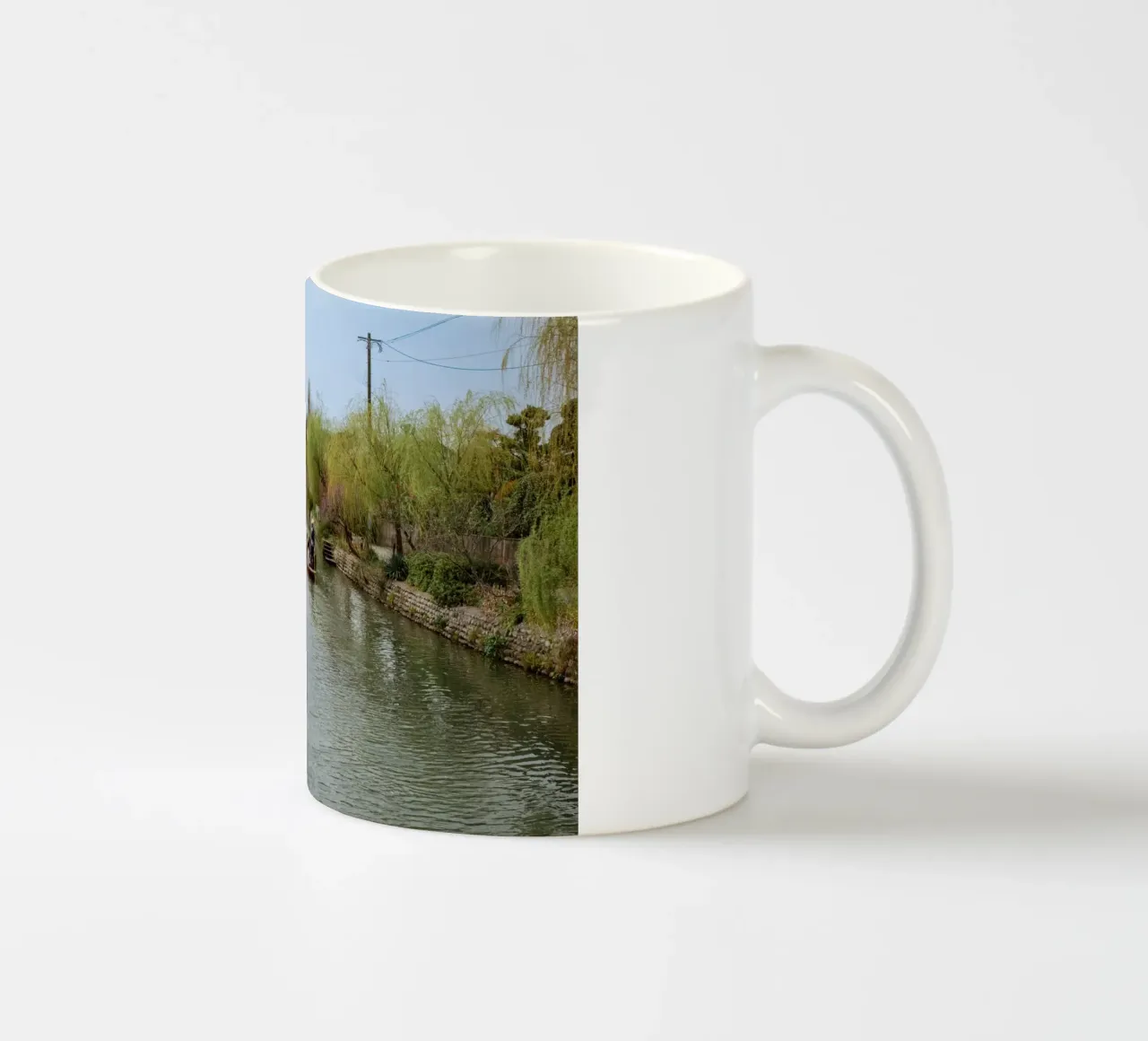 Canale dei ciliegi in fiore a Yanagawa, Giappone tazza in ceramica da Marcel Bisig