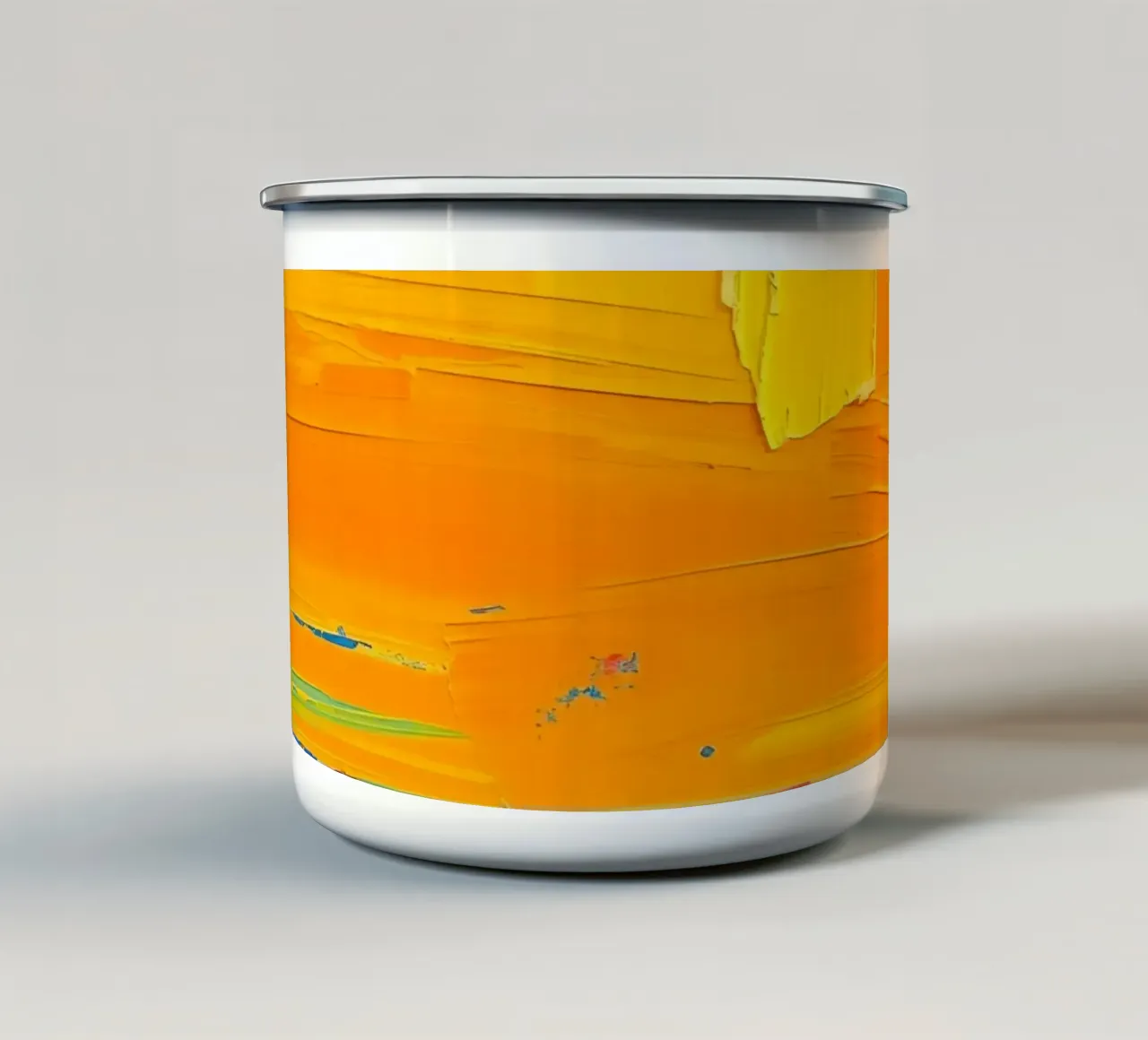 Pittura astratta con pennellate di arancione, giallo, blu e rosso tazza in smalto da DesignDoodle