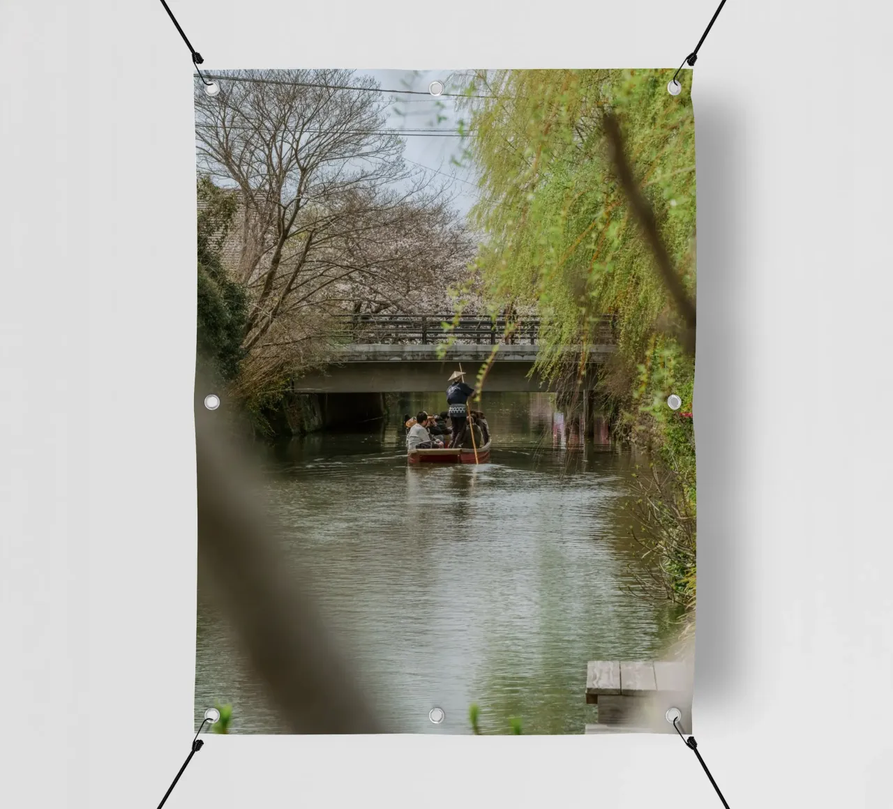 Il fiume dei ciliegi in fiore a Yanagawa, Giappone telo in pvc da Marcel Bisig