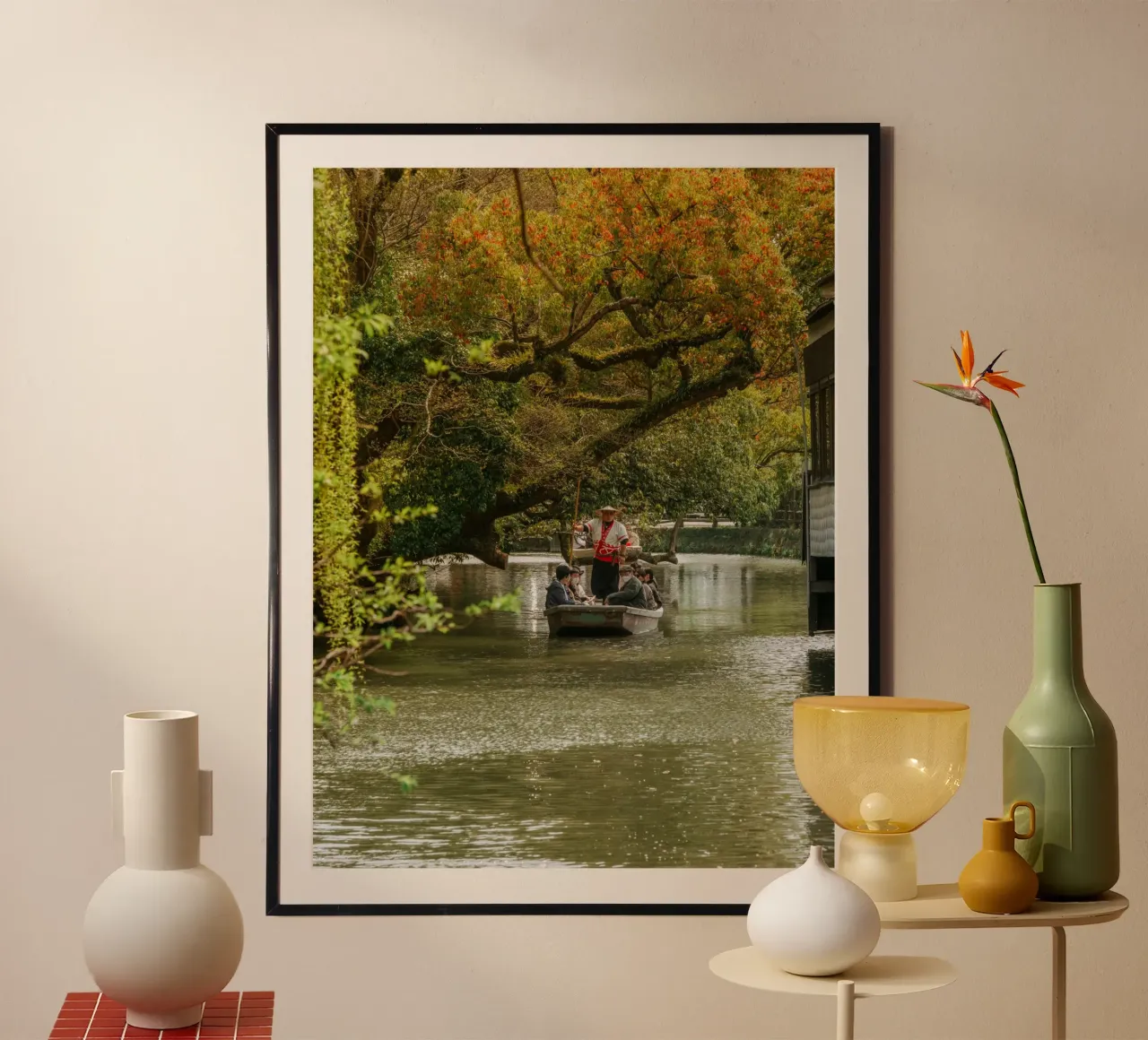 Giro in barca d'autunno a Yanagawa, Giappone poster con telaio in alluminio da Marcel Bisig