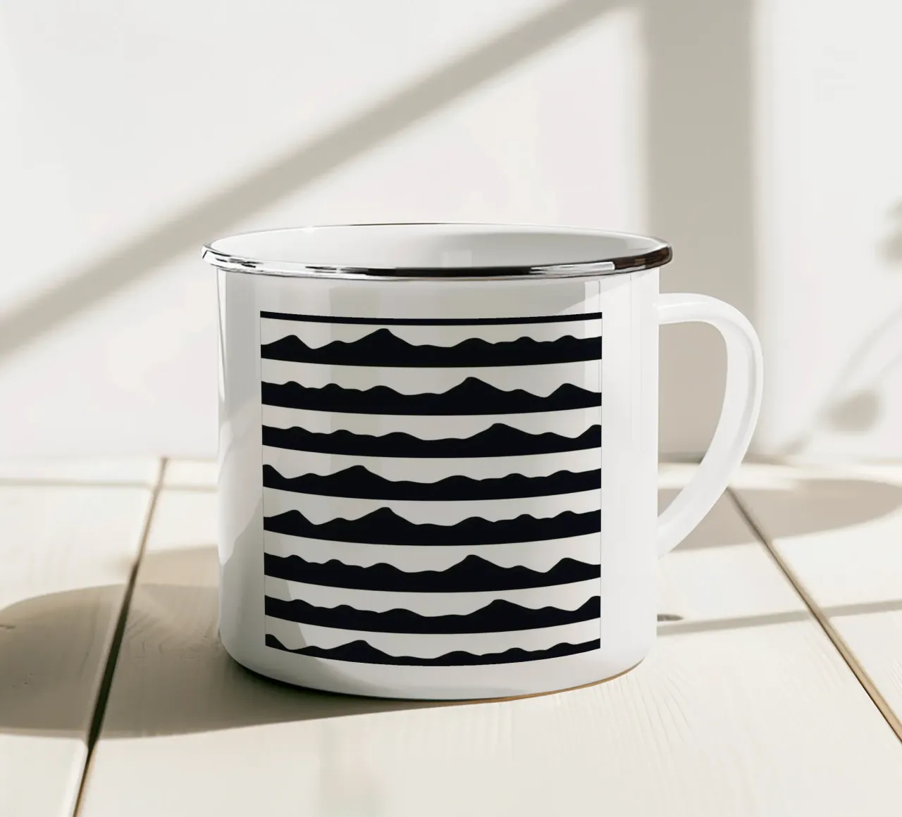 Modello di orizzonte delle montagne tazza in smalto da Little Dean