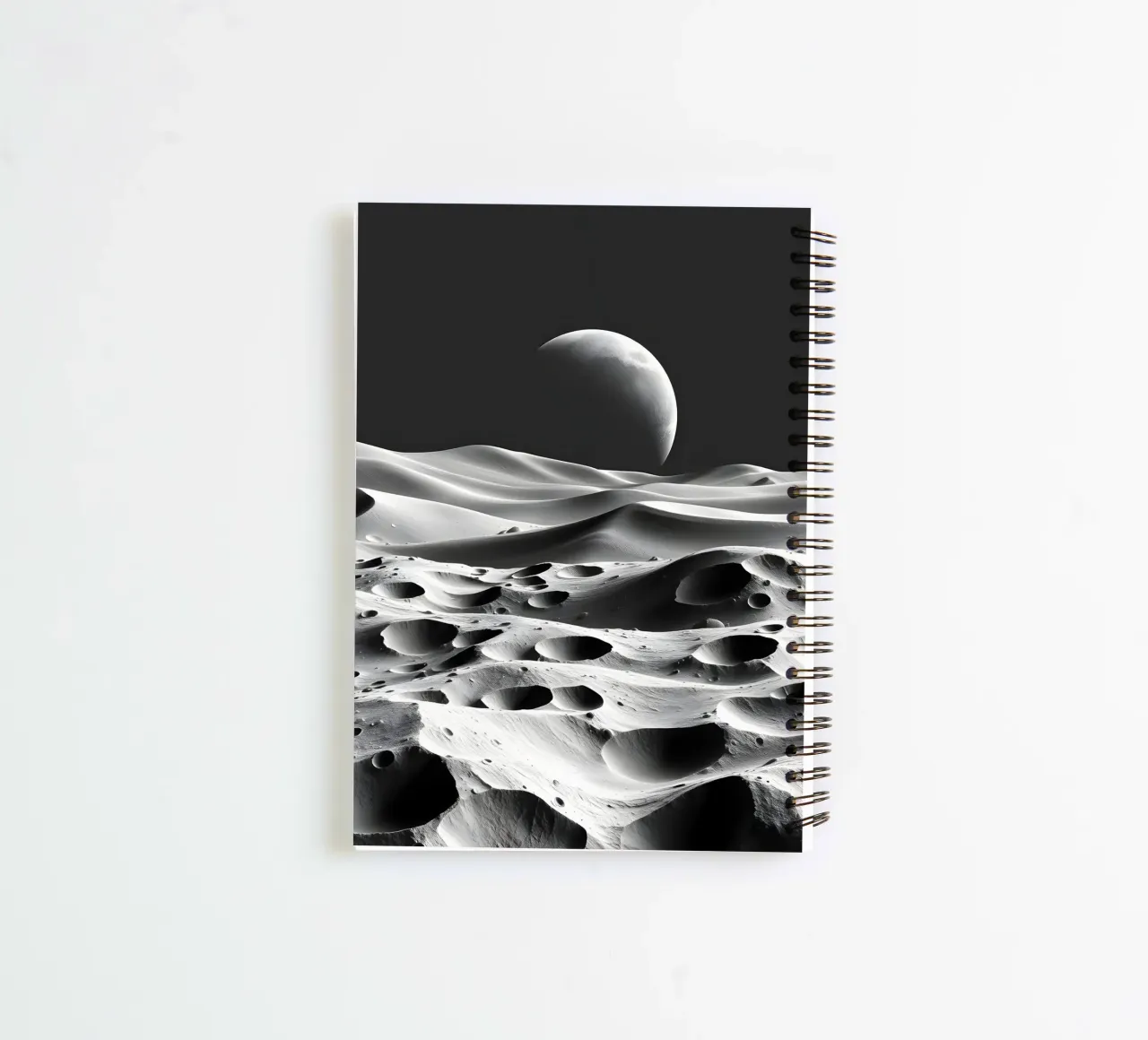 Paesaggio lunare monocromatico, crateri e dune astratte diario ad anelli da Artistic-shop