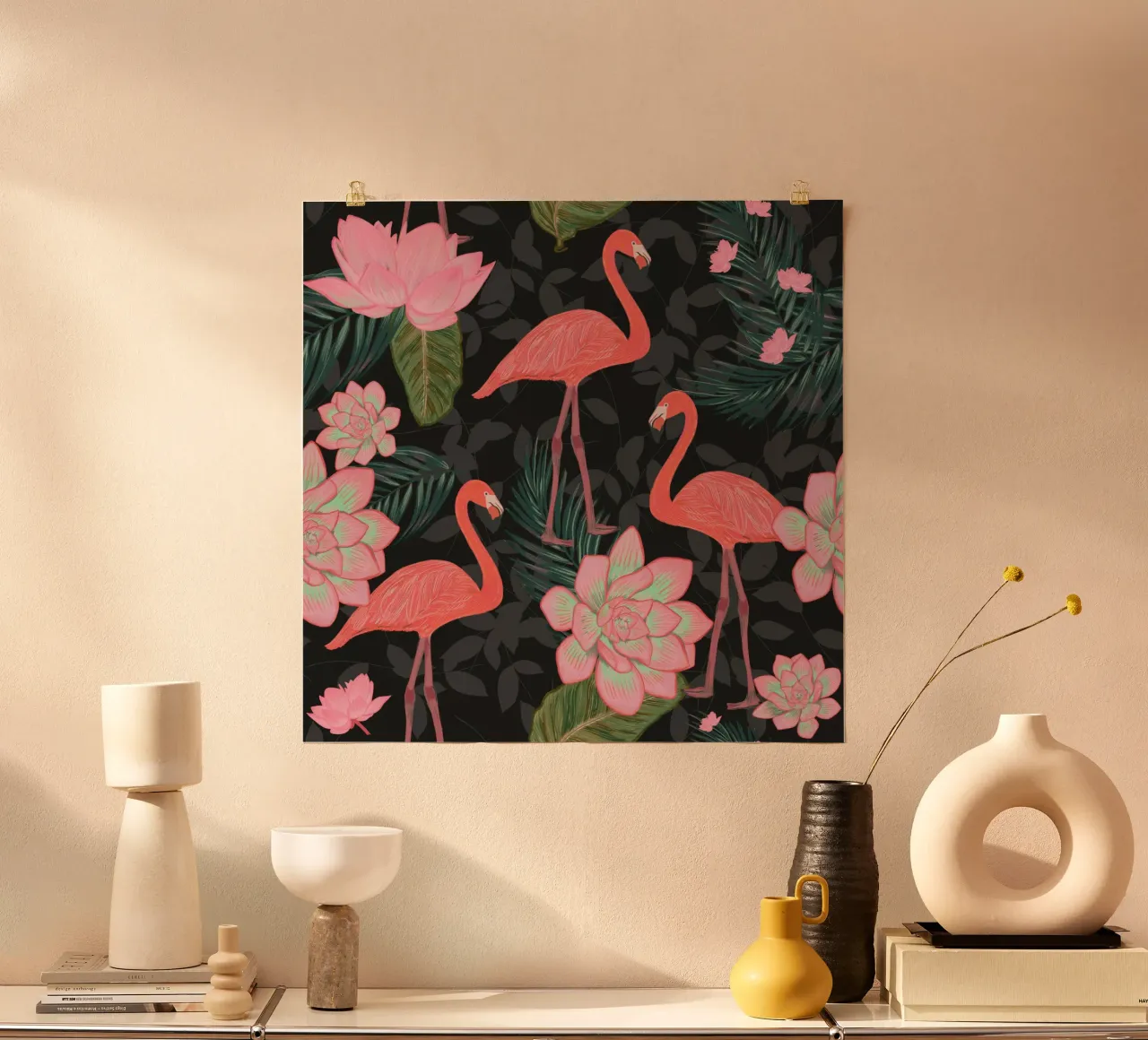 Fenicotteri disegnati a mano con fiori di loto e succulente poster con telaio in plastica da gulsengunel