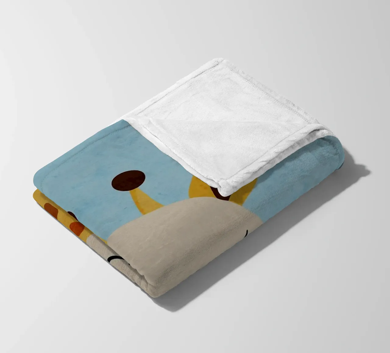 giraffa che sorride macchie occhi chiusi coperta in pile da Courtney Ohling