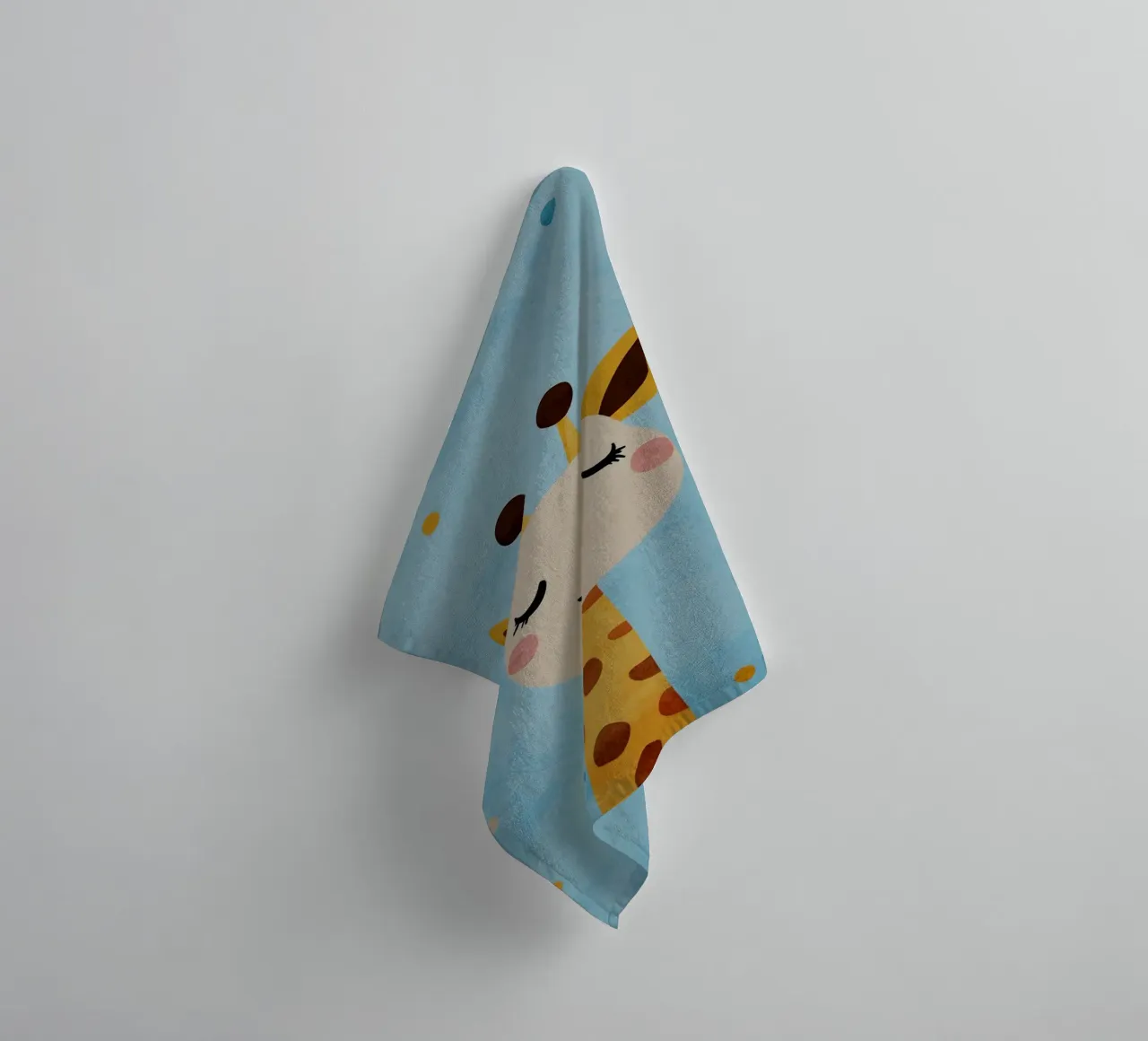 giraffa che sorride macchie occhi chiusi asciugamano da bagno da Courtney Ohling