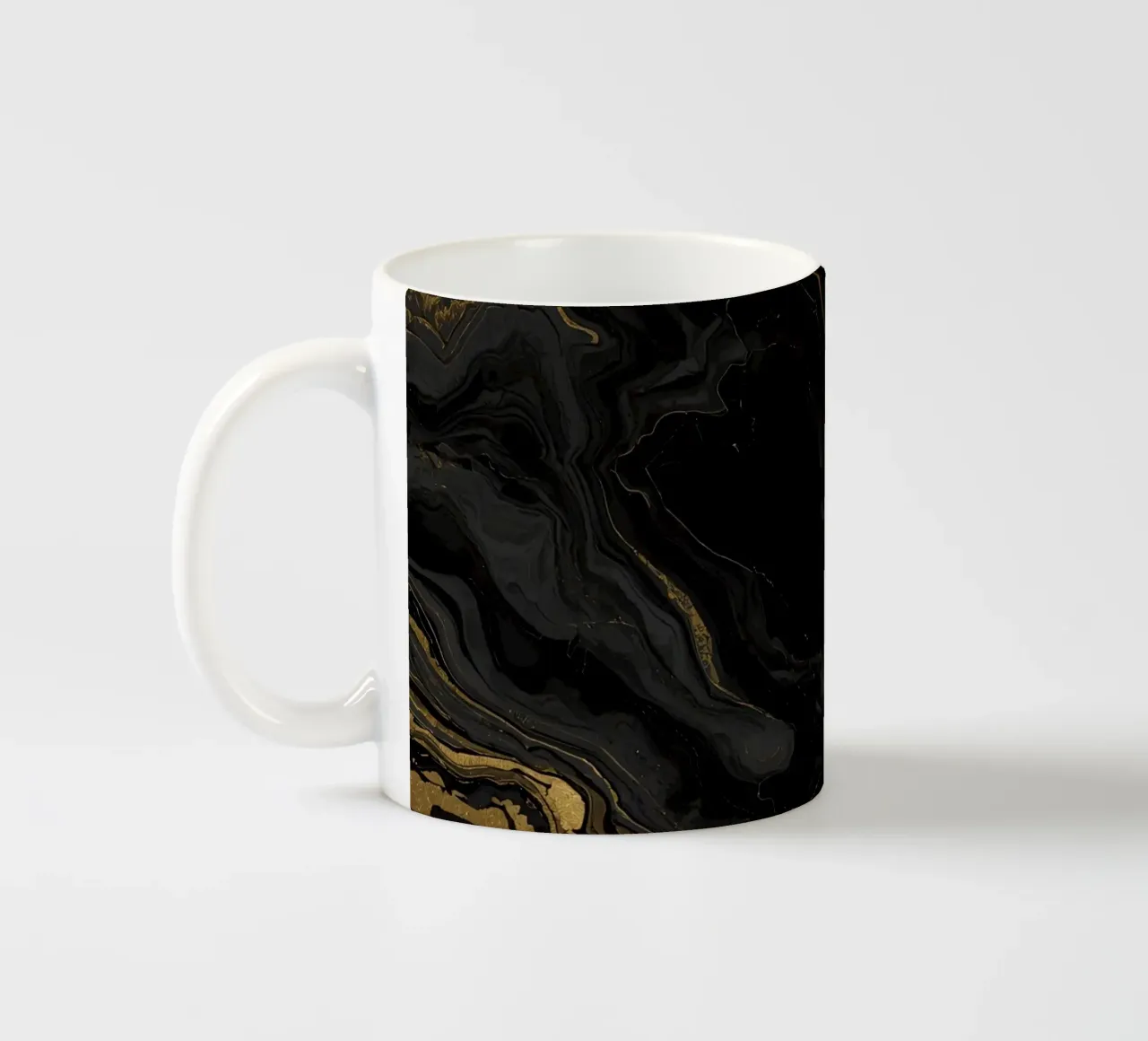 Texture astratta marmorizzata nera, grigia e oro tazza in ceramica da DesignDoodle