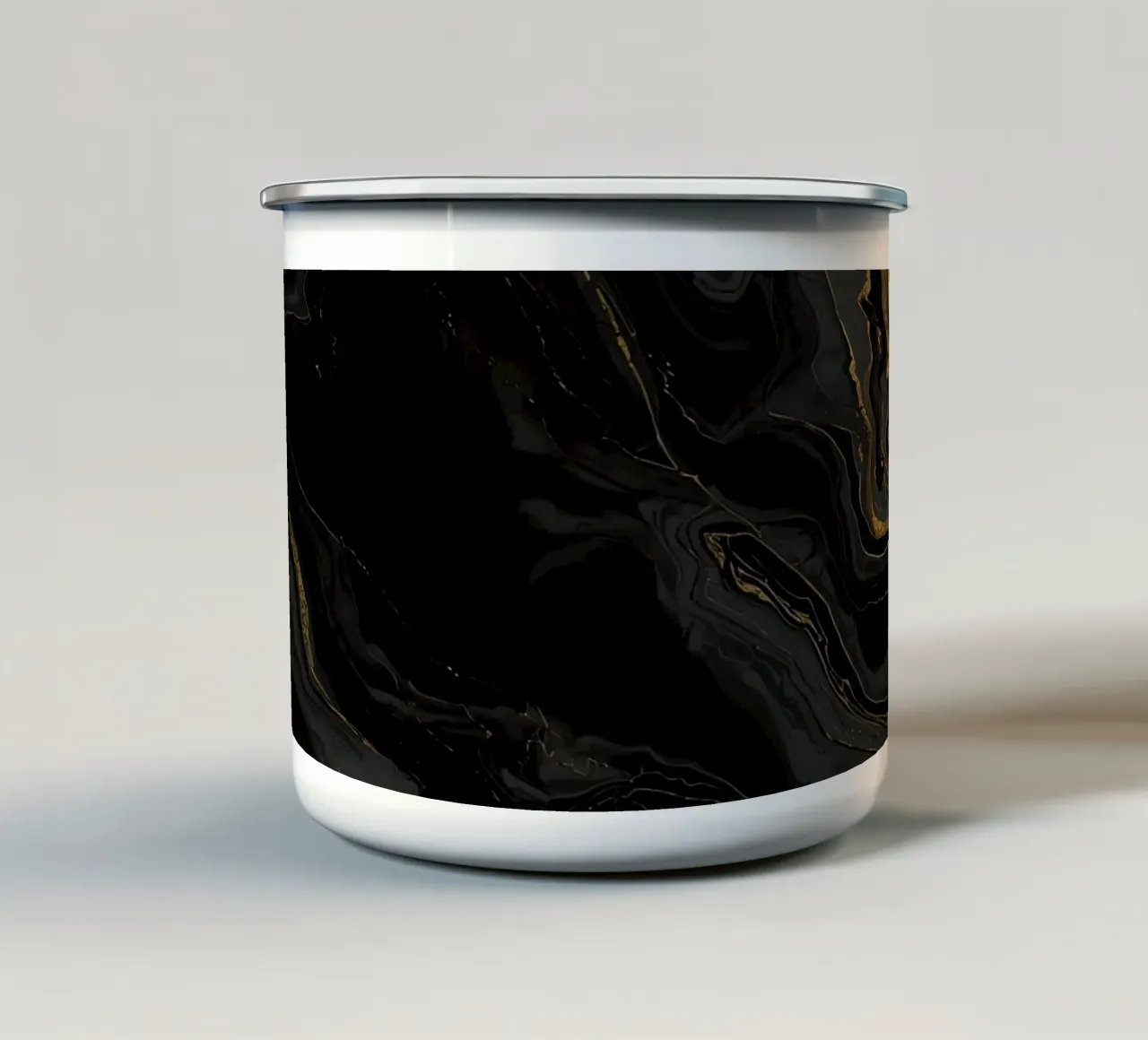 Texture astratta marmorizzata nera, grigia e oro tazza in smalto da DesignDoodle