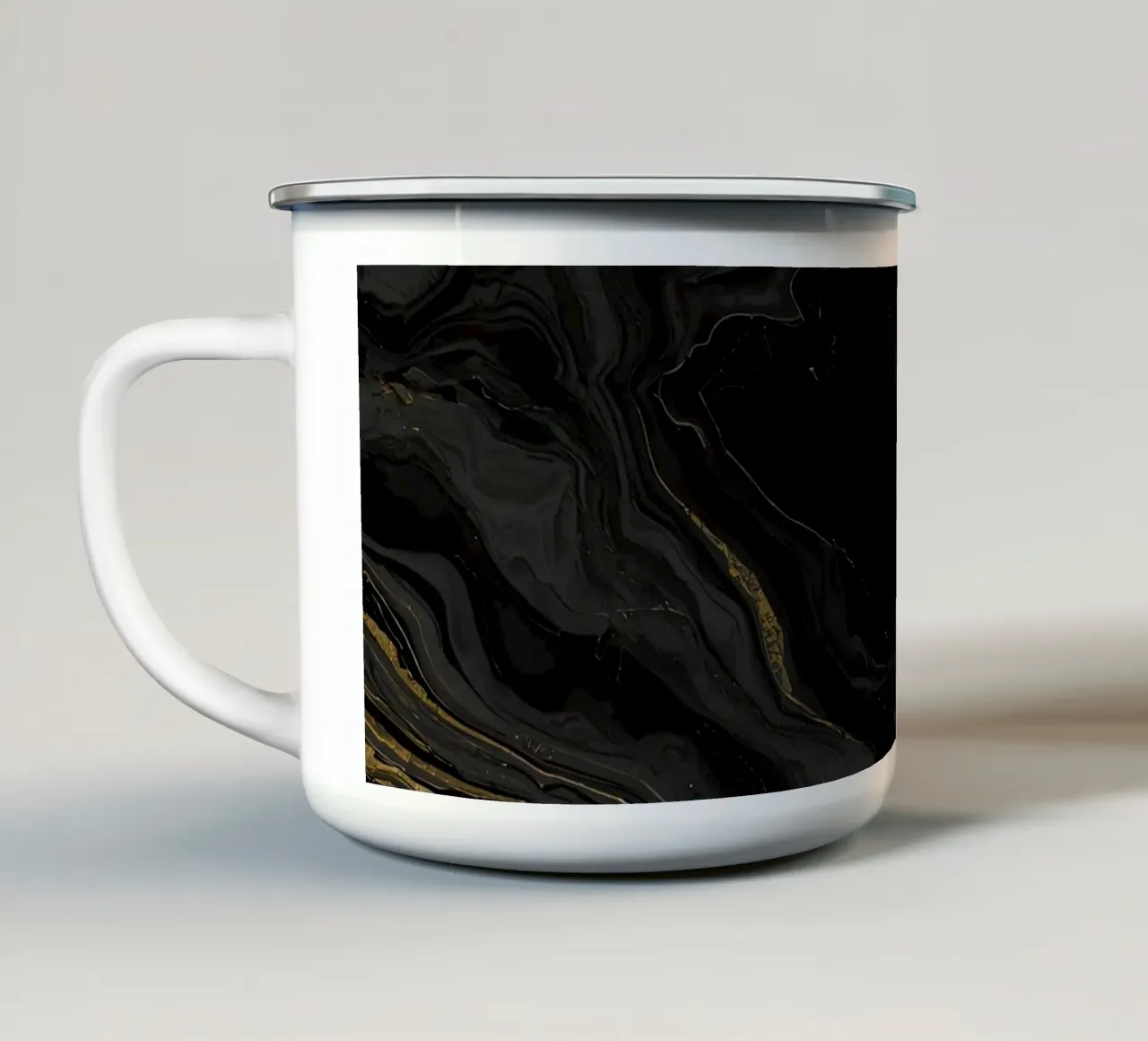 Texture astratta marmorizzata nera, grigia e oro tazza in smalto da DesignDoodle