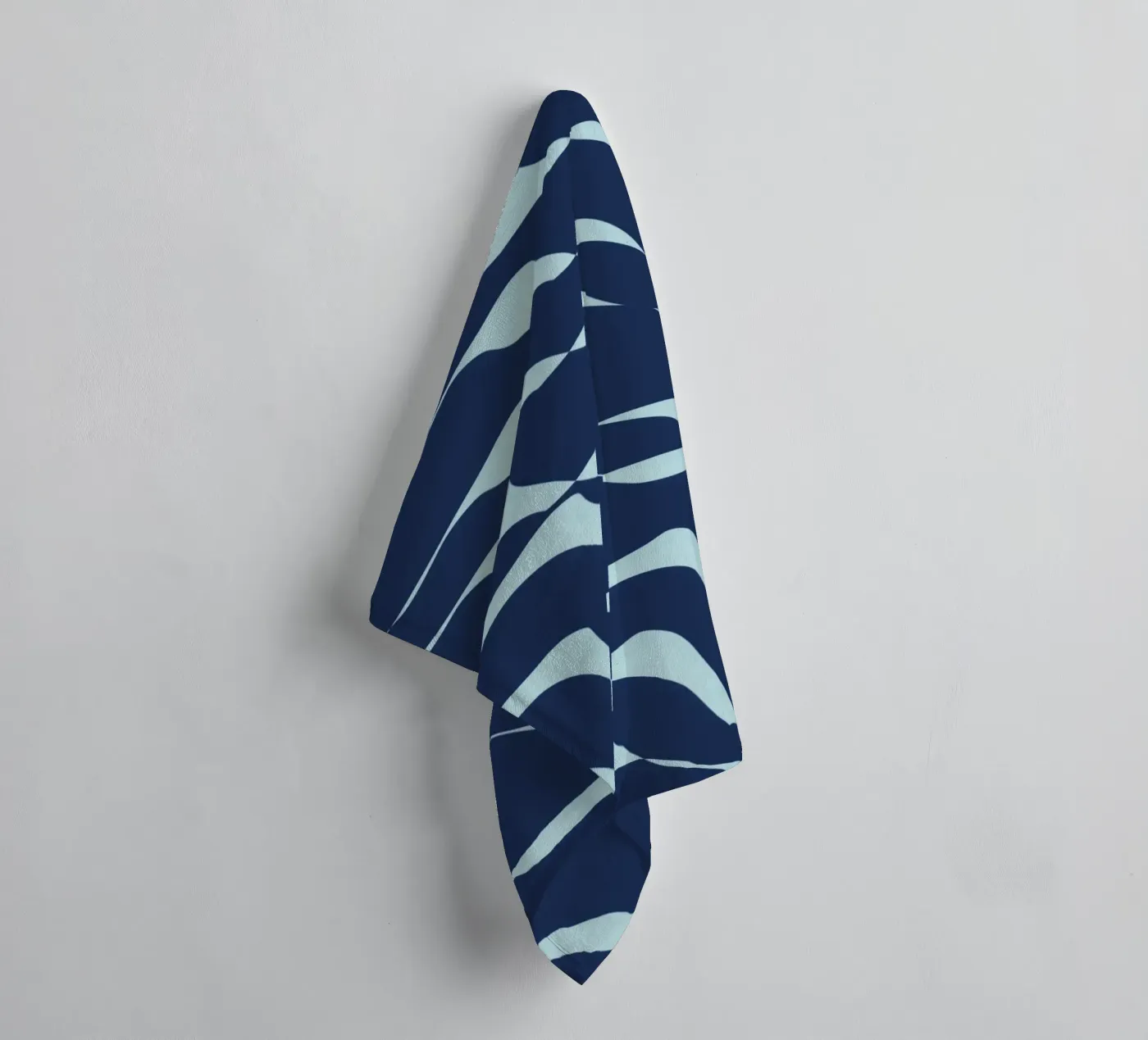 Waves pattern 04 Handtuch von Little Dean