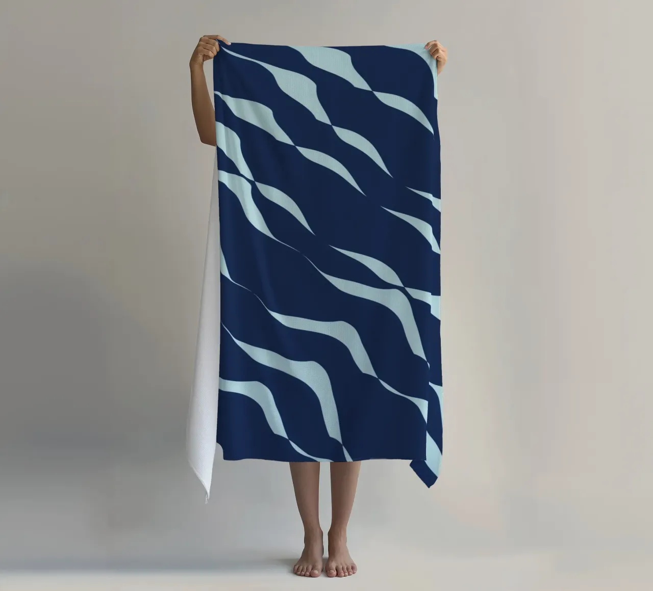 Waves pattern 04 strandhanddoek van Little Dean