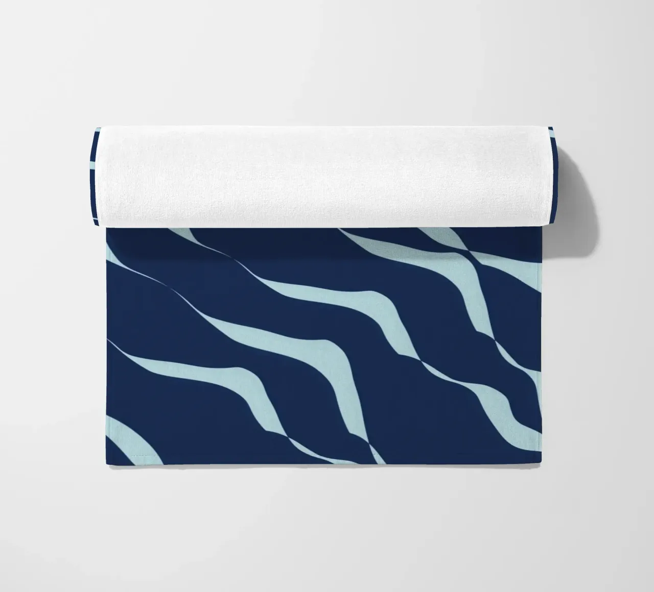 Waves pattern 04 strandhanddoek van Little Dean