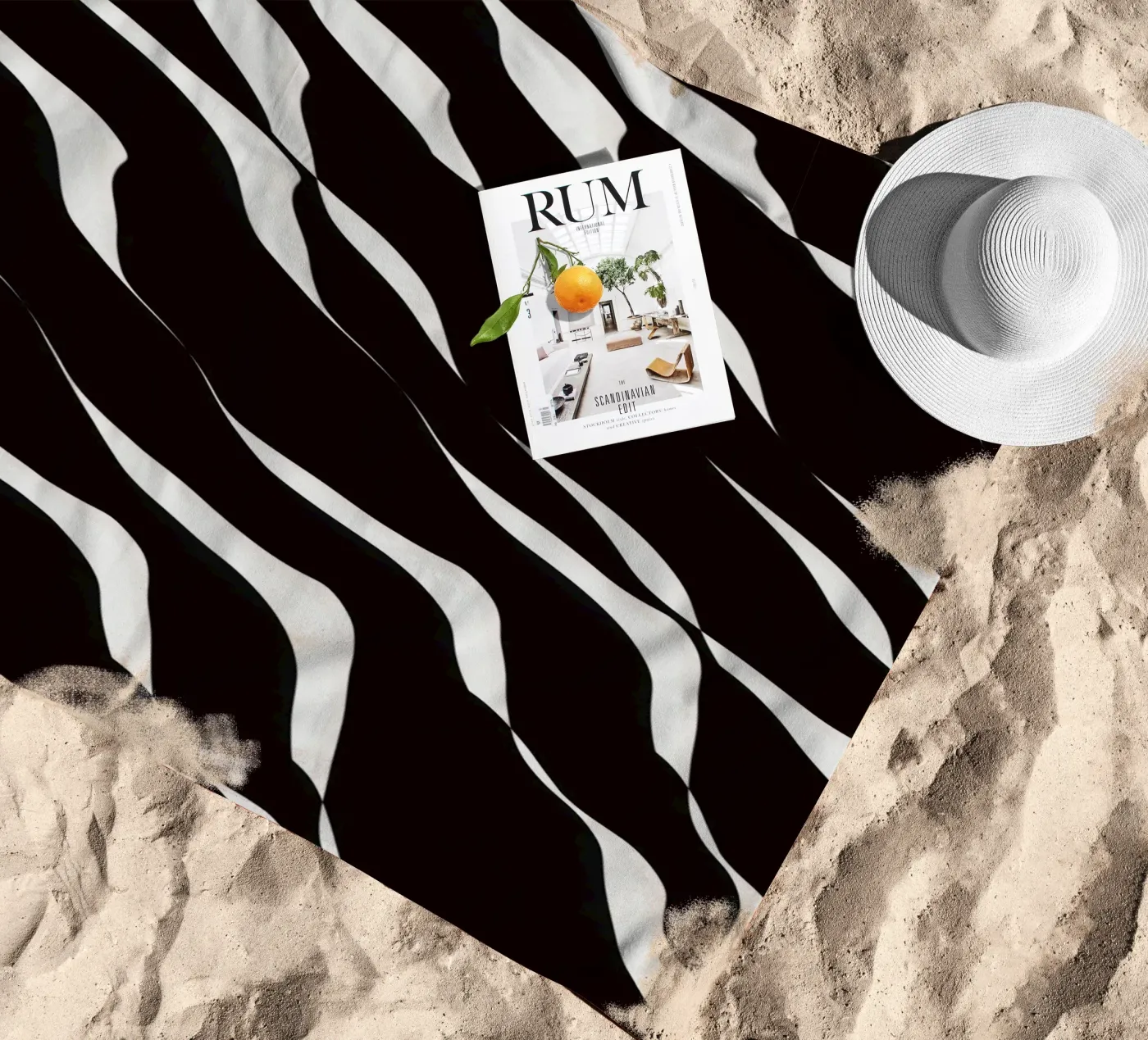 Golven patroon 06 strandhanddoek van Little Dean