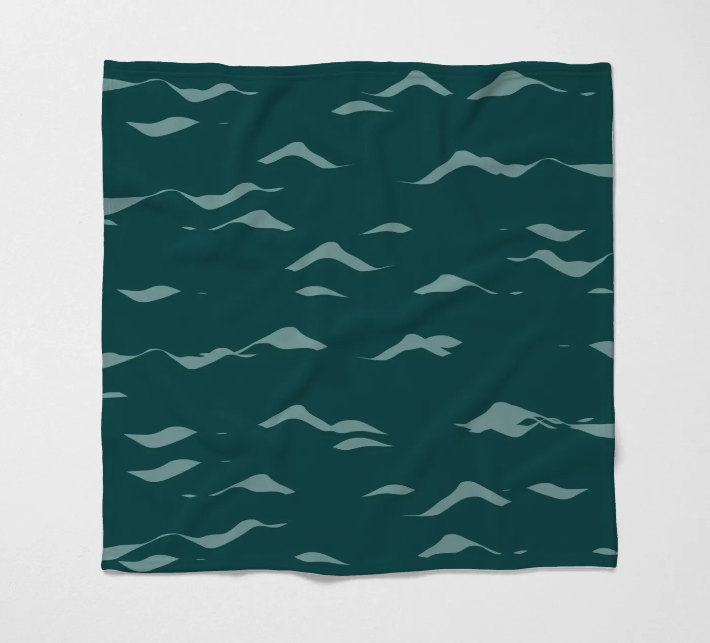 Waves pattern 07 Fleecedecke von Little Dean