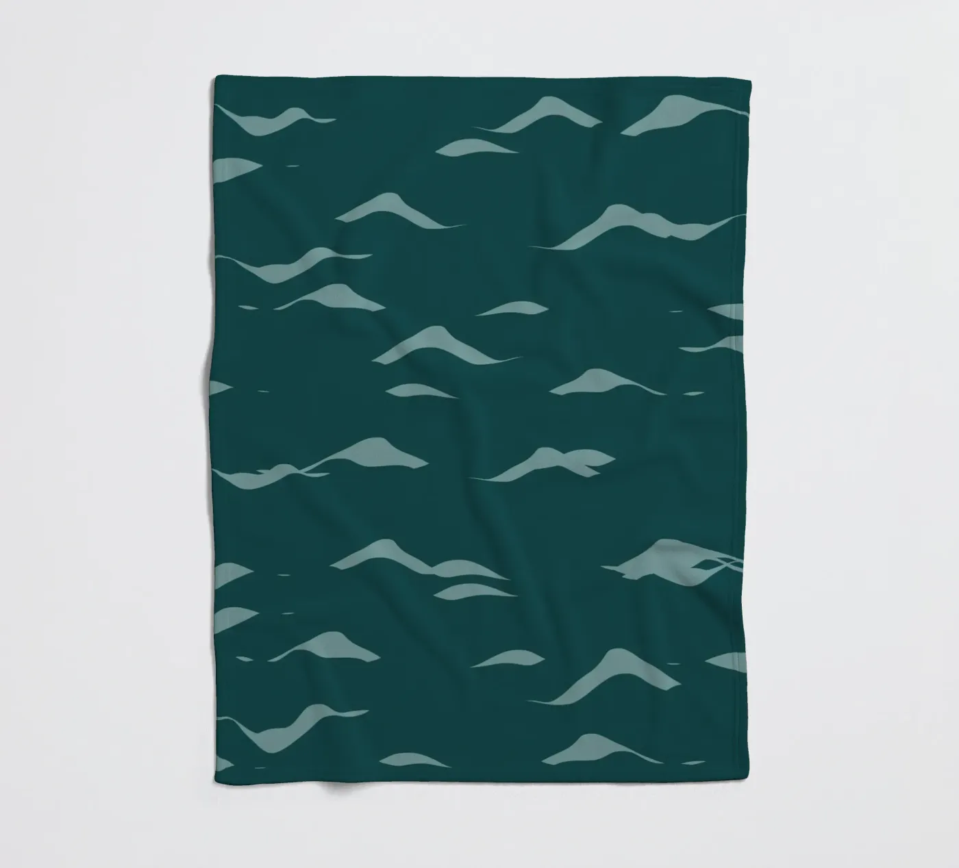 Waves pattern 07 Fleecedecke von Little Dean