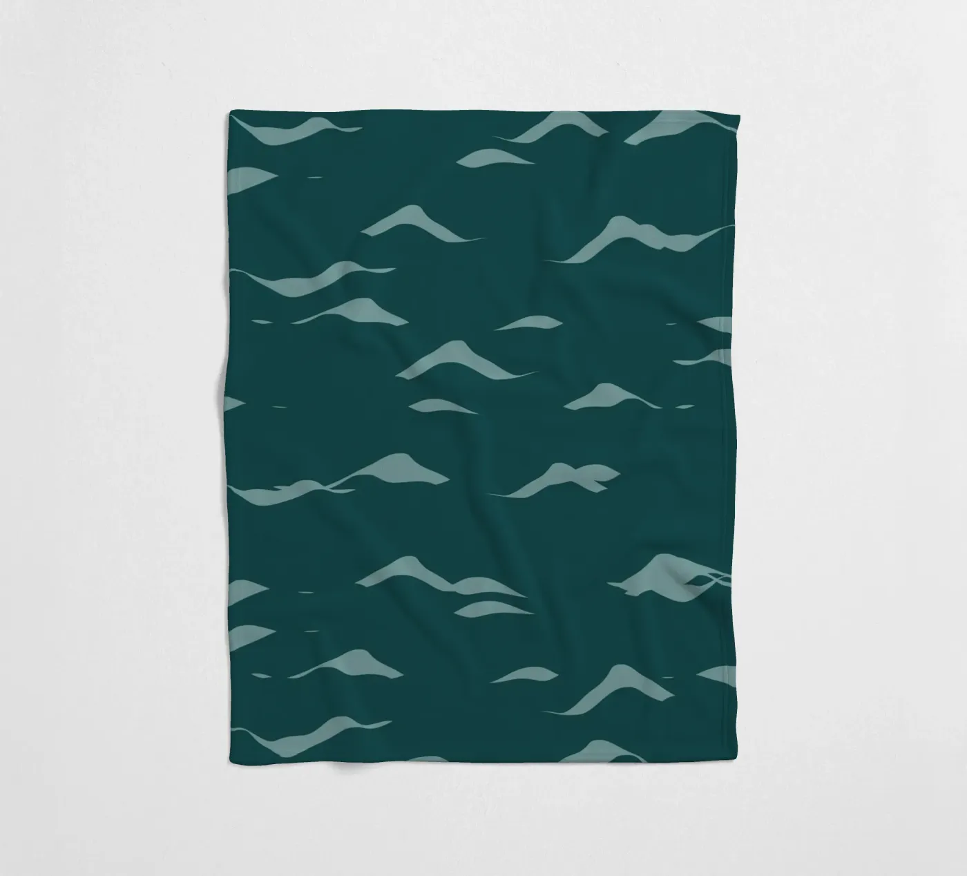 Waves pattern 07 Fleecedecke von Little Dean