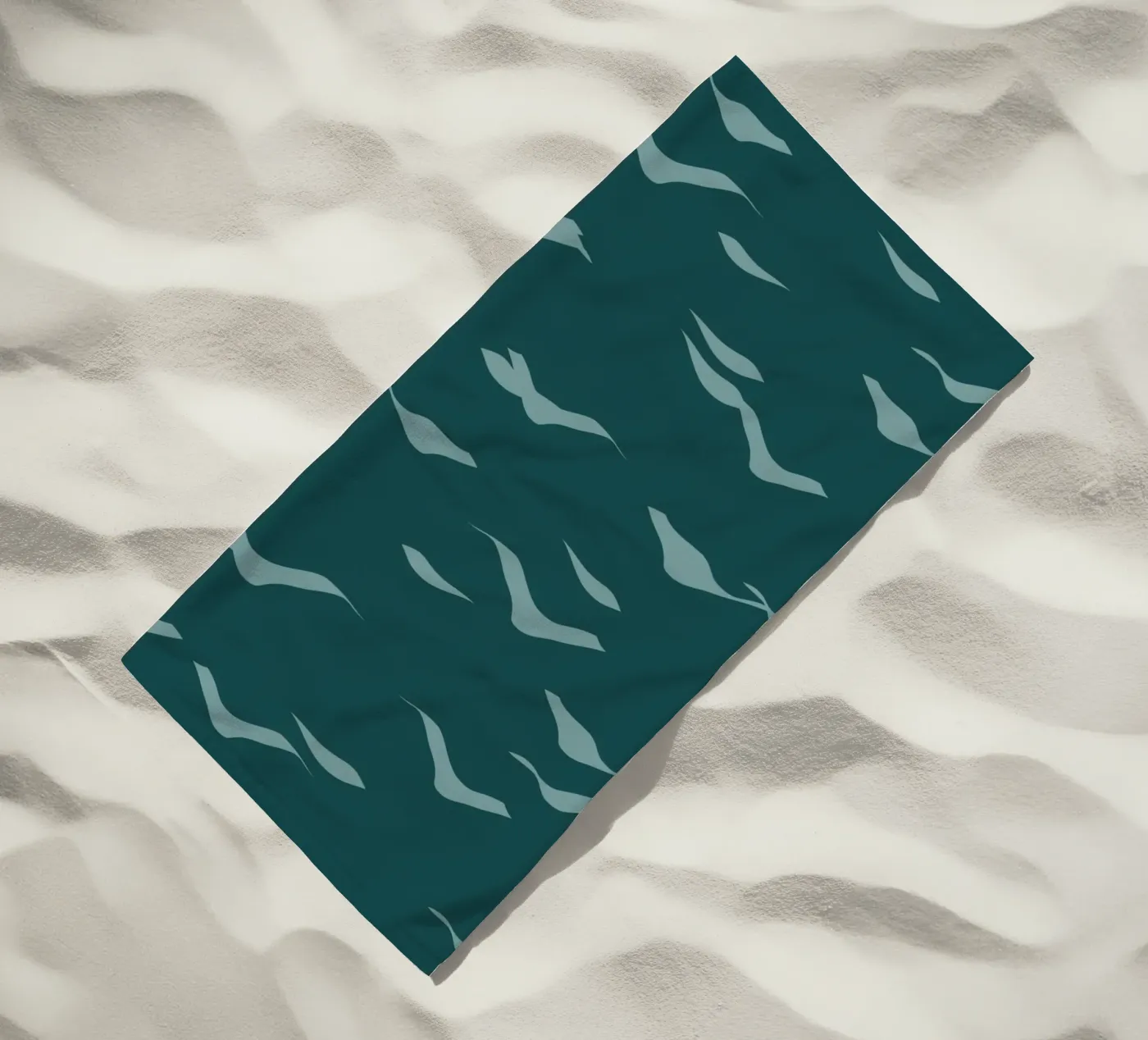 Golven patroon 07 strandhanddoek van Little Dean