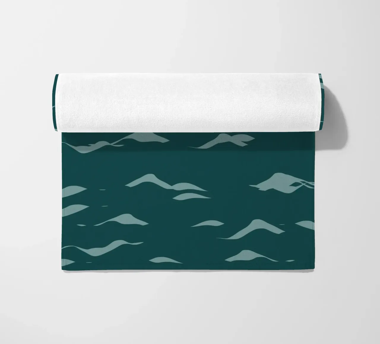 Golven patroon 07 strandhanddoek van Little Dean