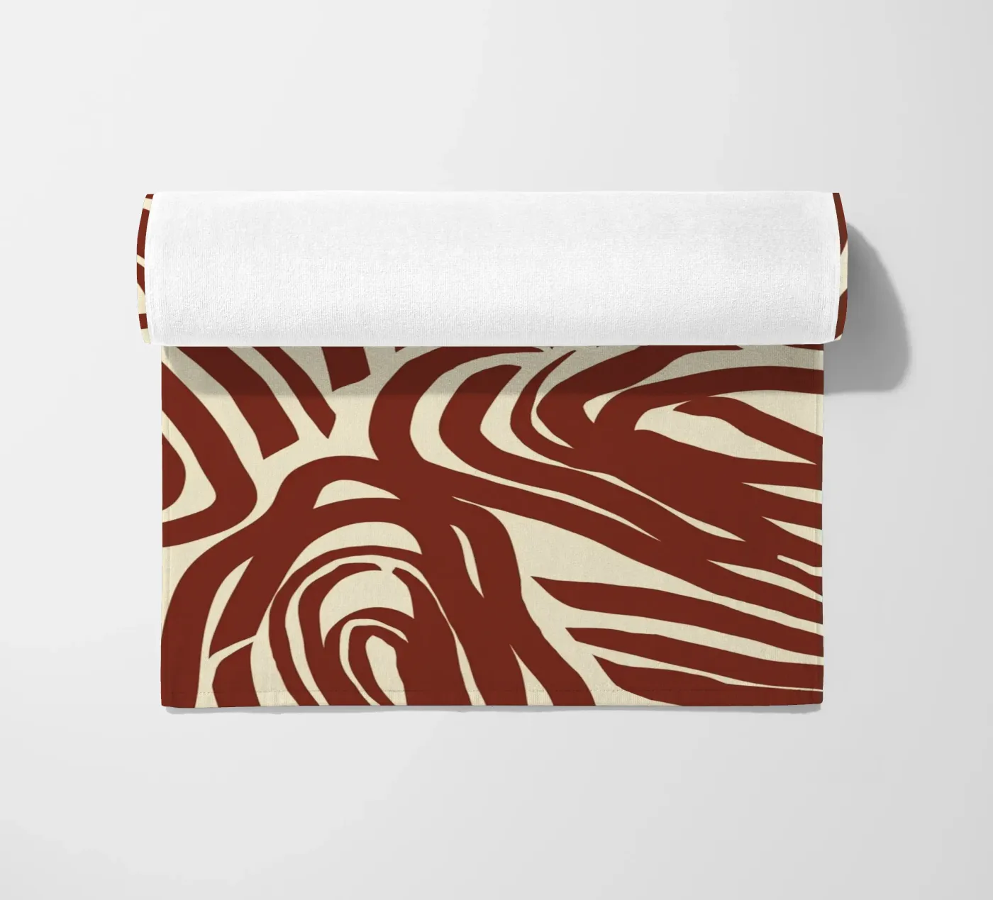 Labyrint patroon strandhanddoek van Little Dean