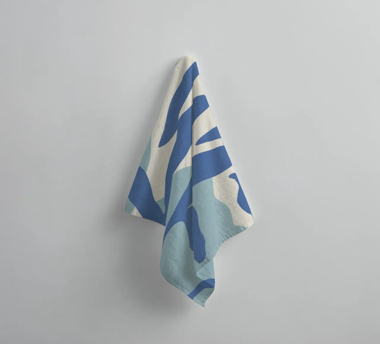 Astratto botanico - Blu asciugamano da bagno da MoonlightPrint