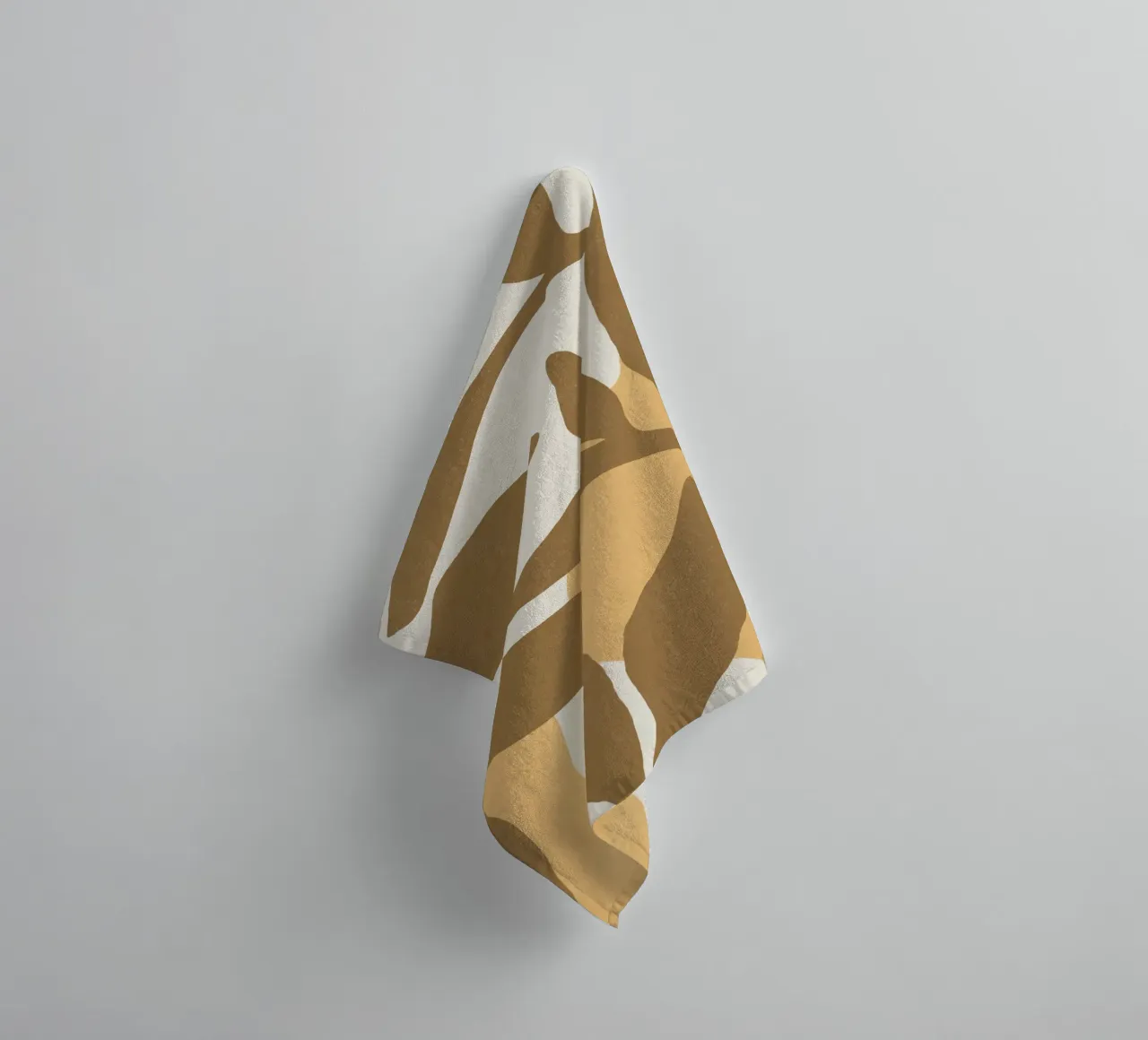Astratto botanico - Marrone oro asciugamano da bagno da MoonlightPrint