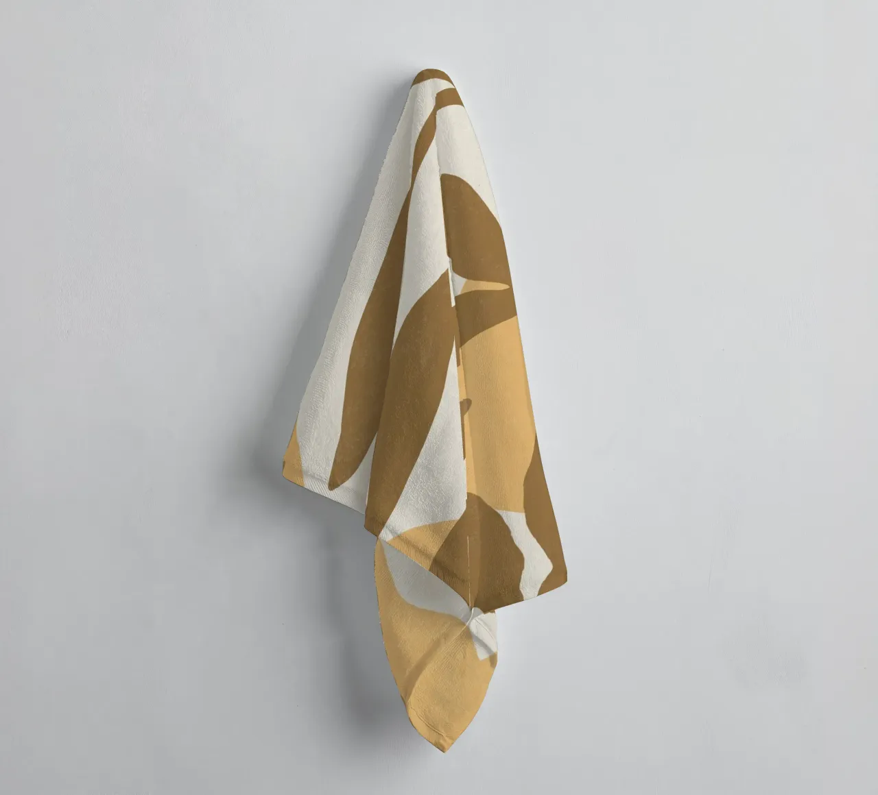 Astratto botanico - Marrone oro asciugamano da bagno da MoonlightPrint