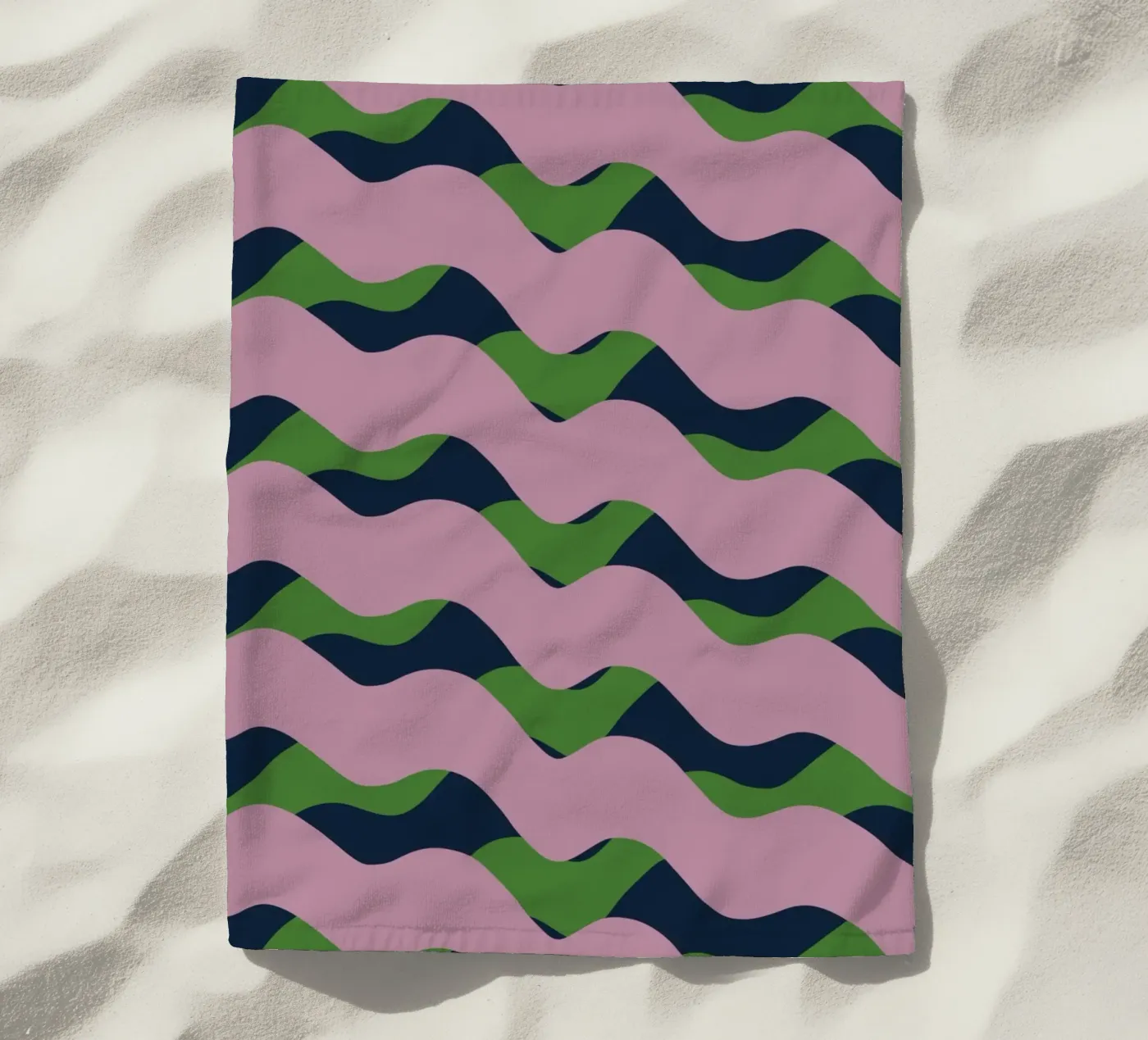 Waves pattern 13 Strandtuch von Little Dean