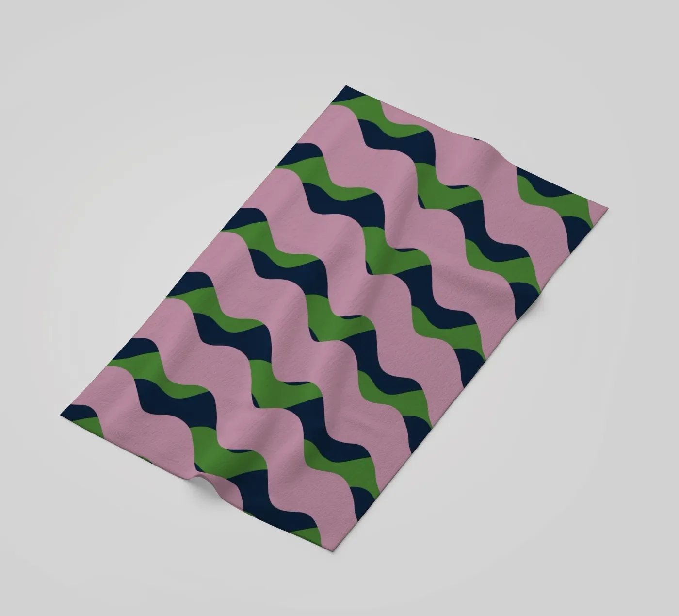 Waves pattern 13 Strandtuch von Little Dean