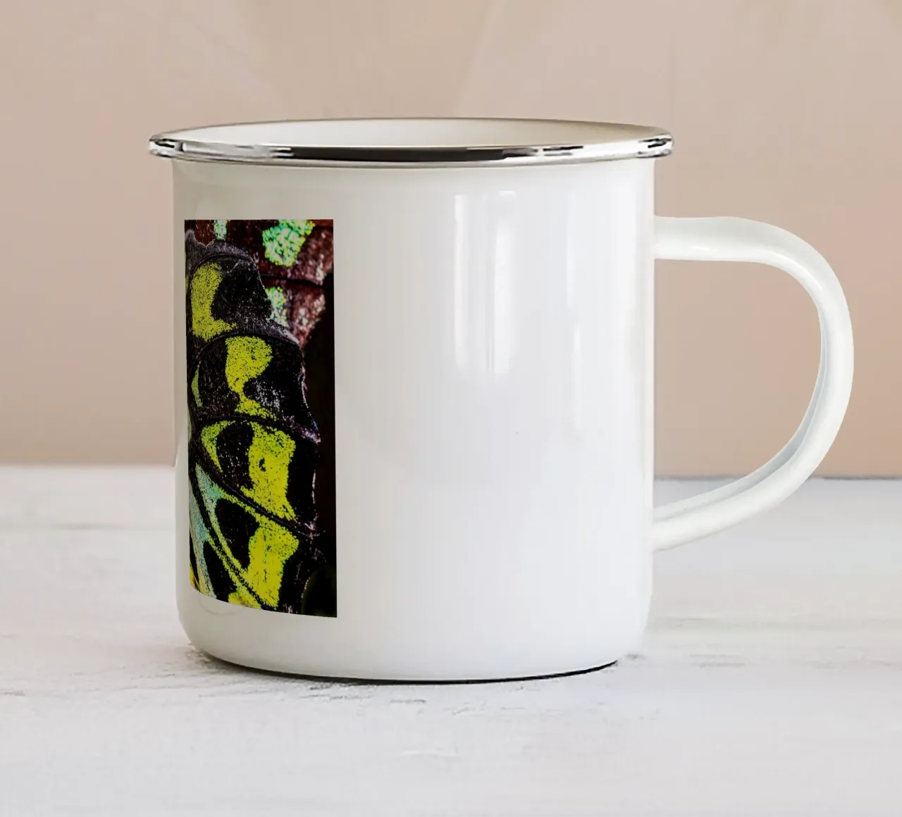 ala di farfalla tazza in smalto da Earthly Visions