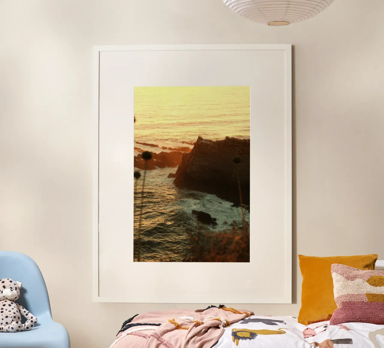 oceano al tramonto poster con telaio in plastica da Earthly Visions