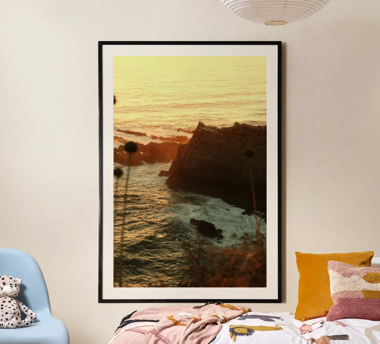 oceano al tramonto poster con telaio in plastica da Earthly Visions