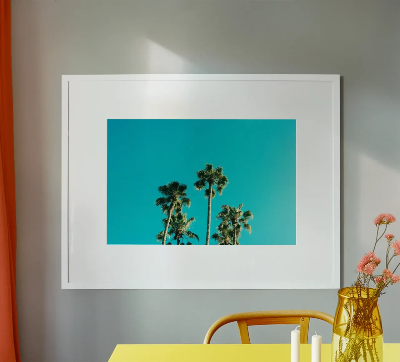 palme cielo poster con telaio in legno da Earthly Visions