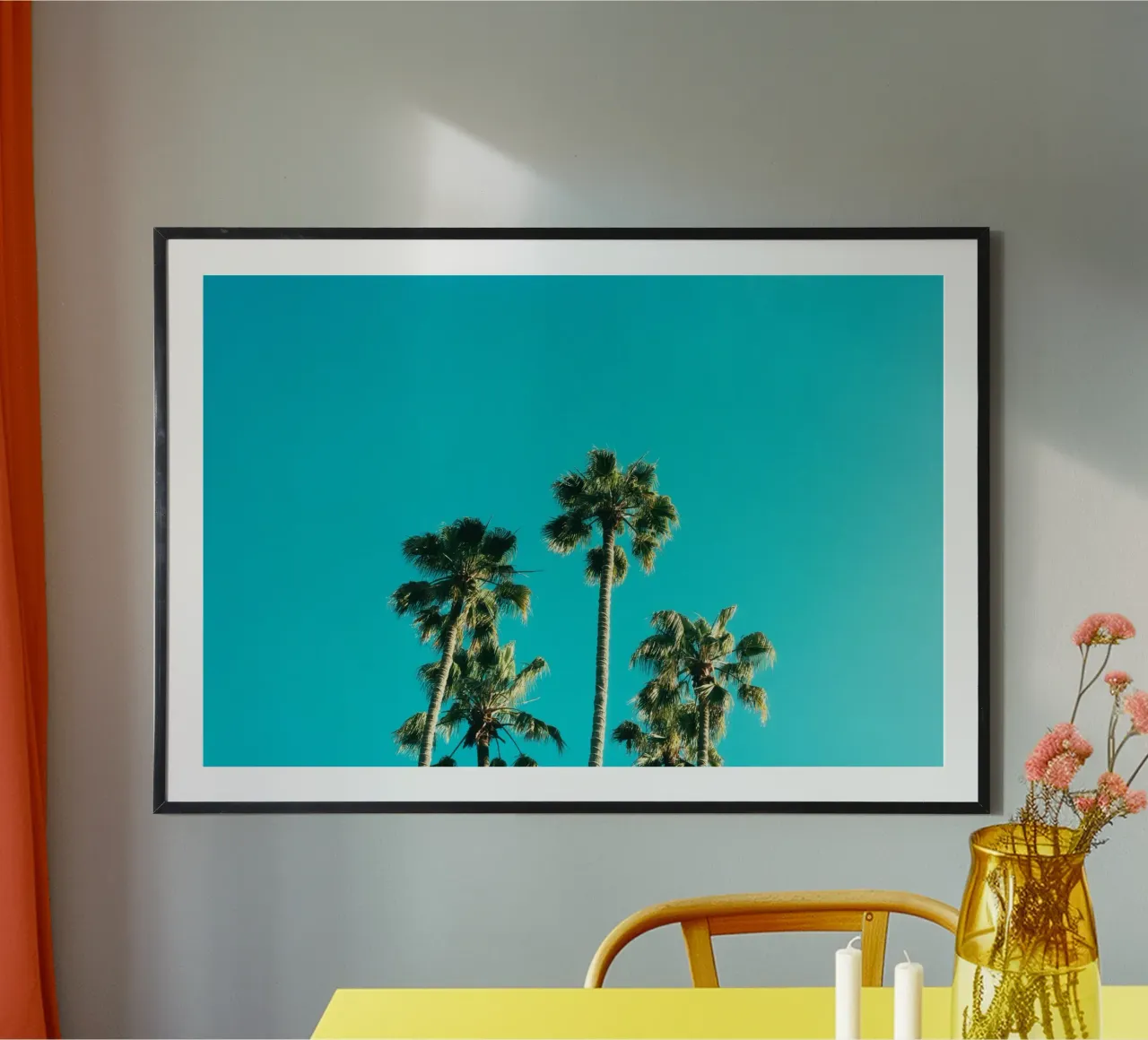 palme cielo poster con telaio in legno da Earthly Visions