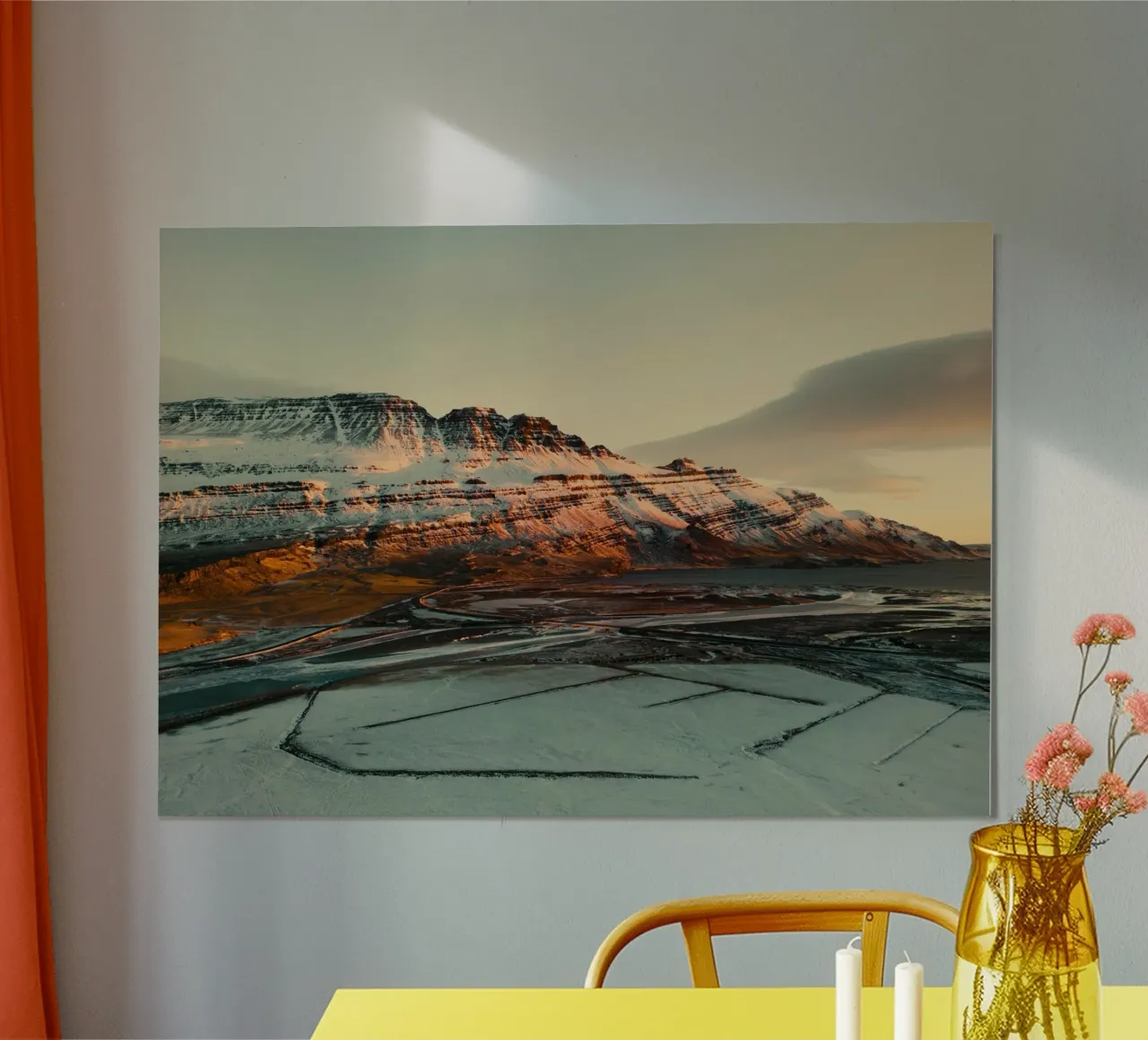 montagne neve poster con telaio in plastica da Earthly Visions